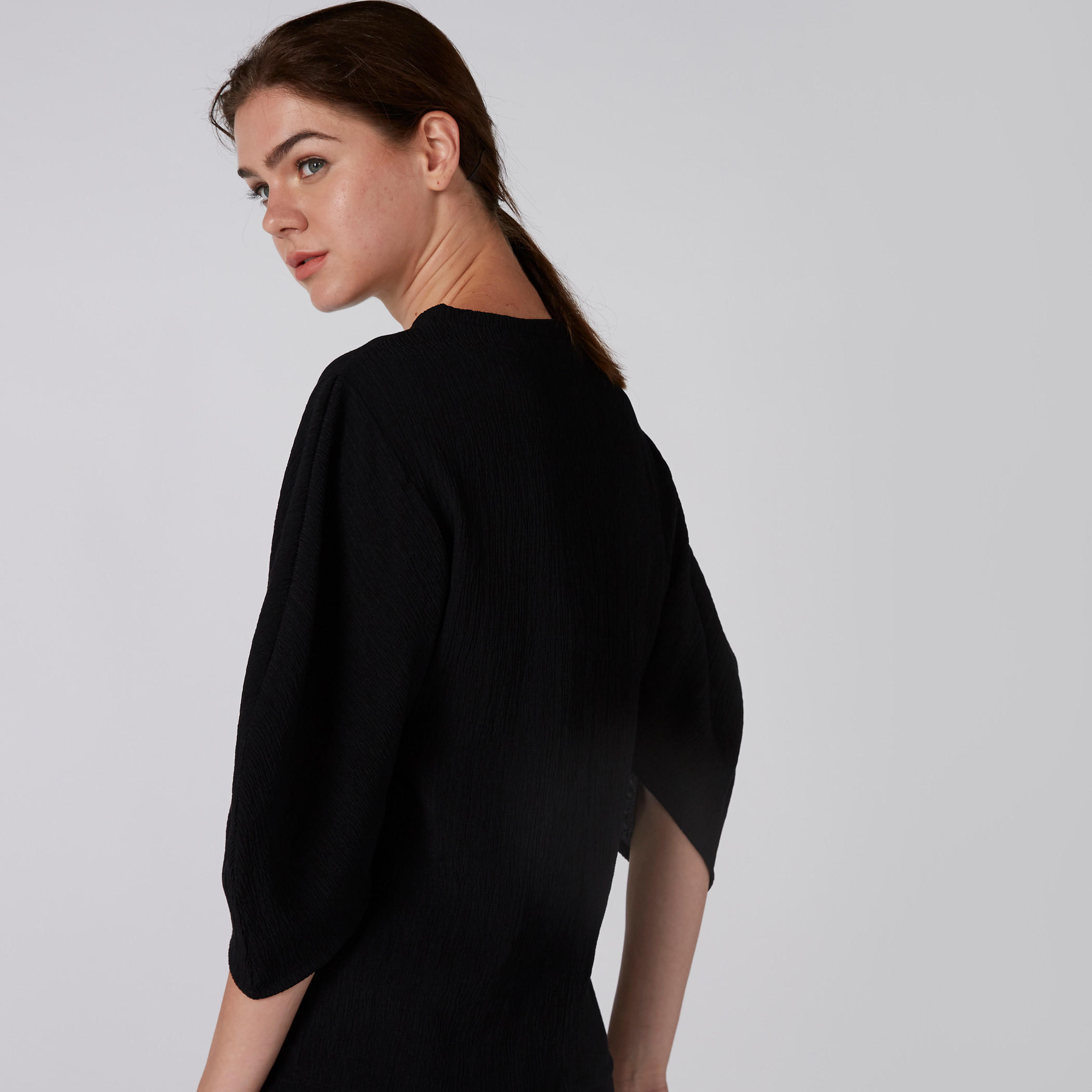 بلوزة بارزة الملمس بأكمام 3/4 وياقة مستديرة من إيل-women-clothing-dresses-image-2