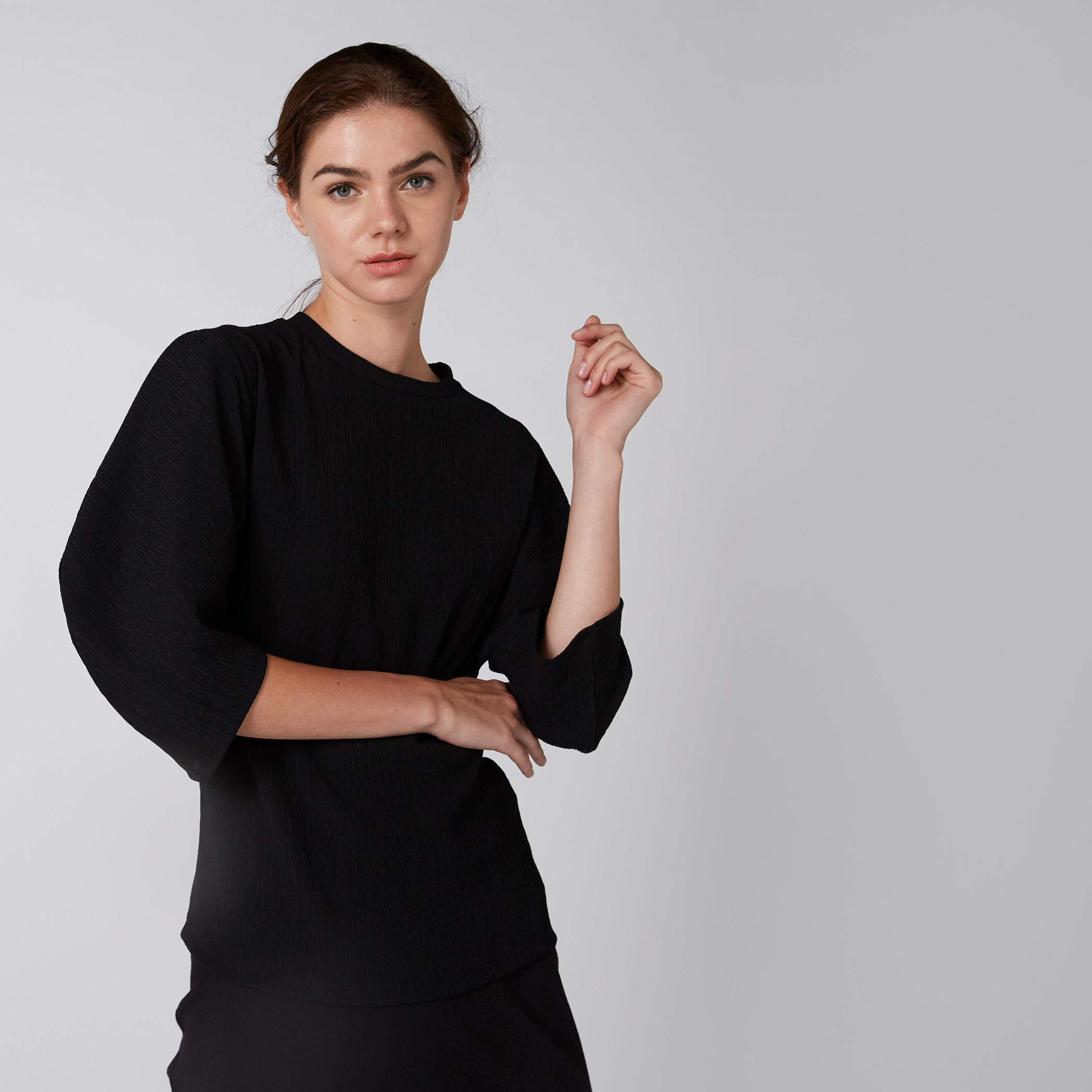 بلوزة بارزة الملمس بأكمام 3/4 وياقة مستديرة من إيل-women-clothing-dresses-image-3