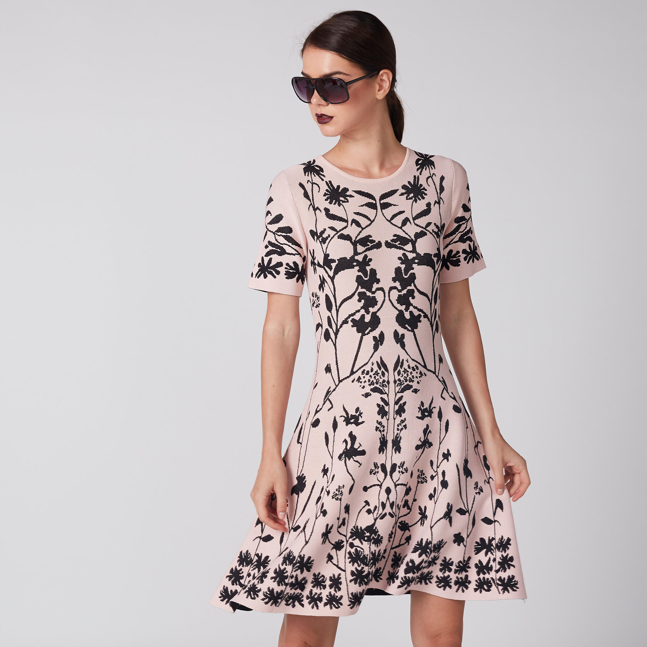 فستان بطبعات وياقة مستديرة وأكمام قصيرة من إيل-women-clothing-dresses-image-4