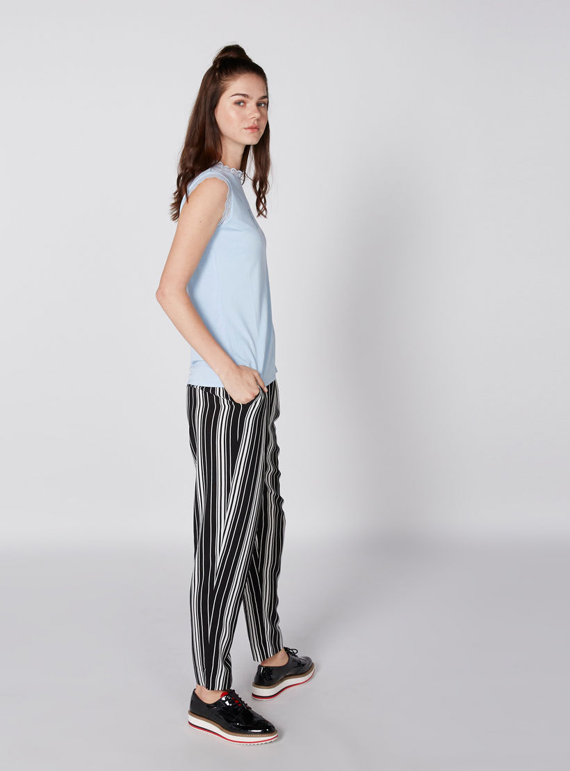 بلوزة بياقة مستديرة وتفاصيل دانتيل من إيل-women-clothing-tshirts-image-3