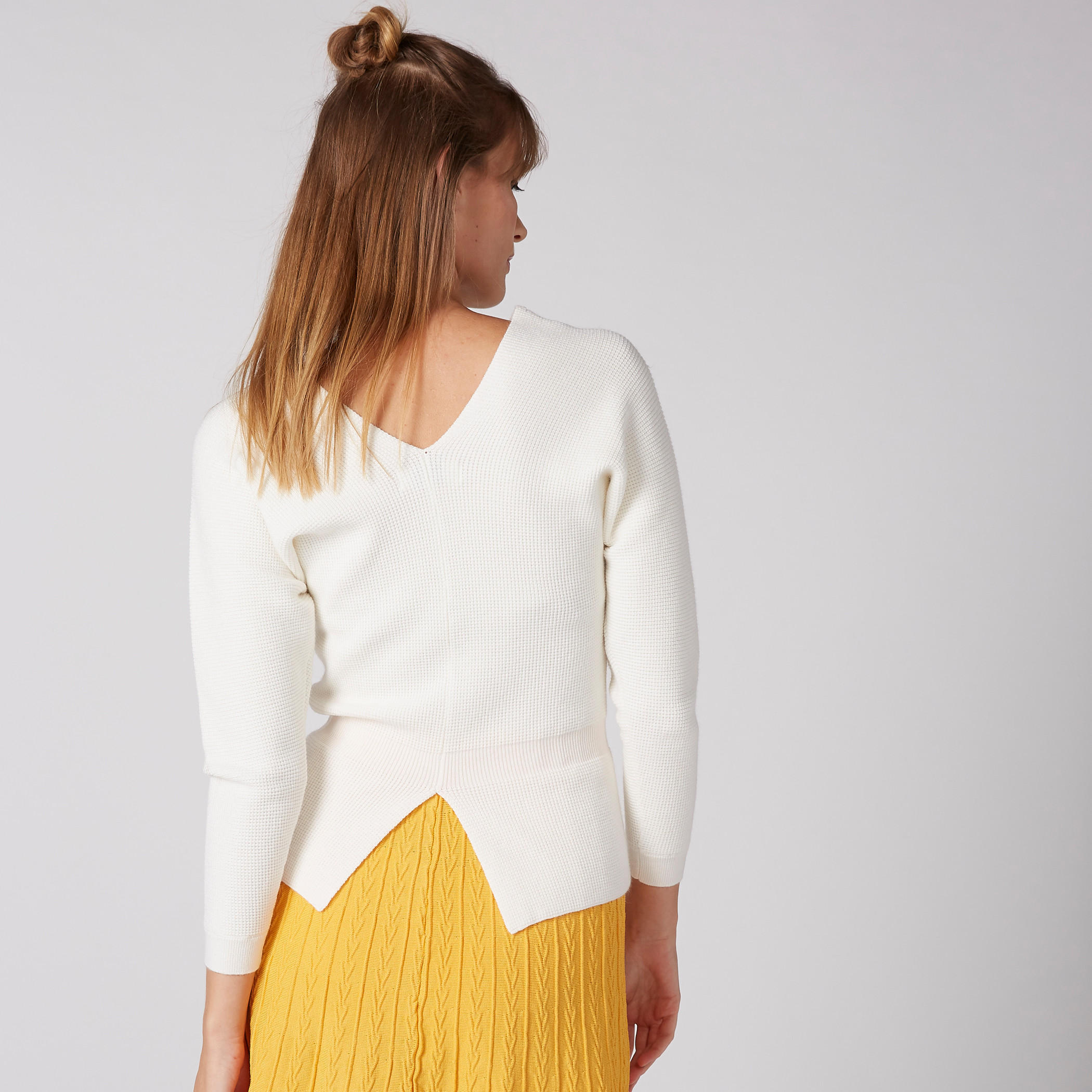 بلوزة بياقة V وفتحة من إيل-women-clothing-shirtsandblouses-blouses-image-2