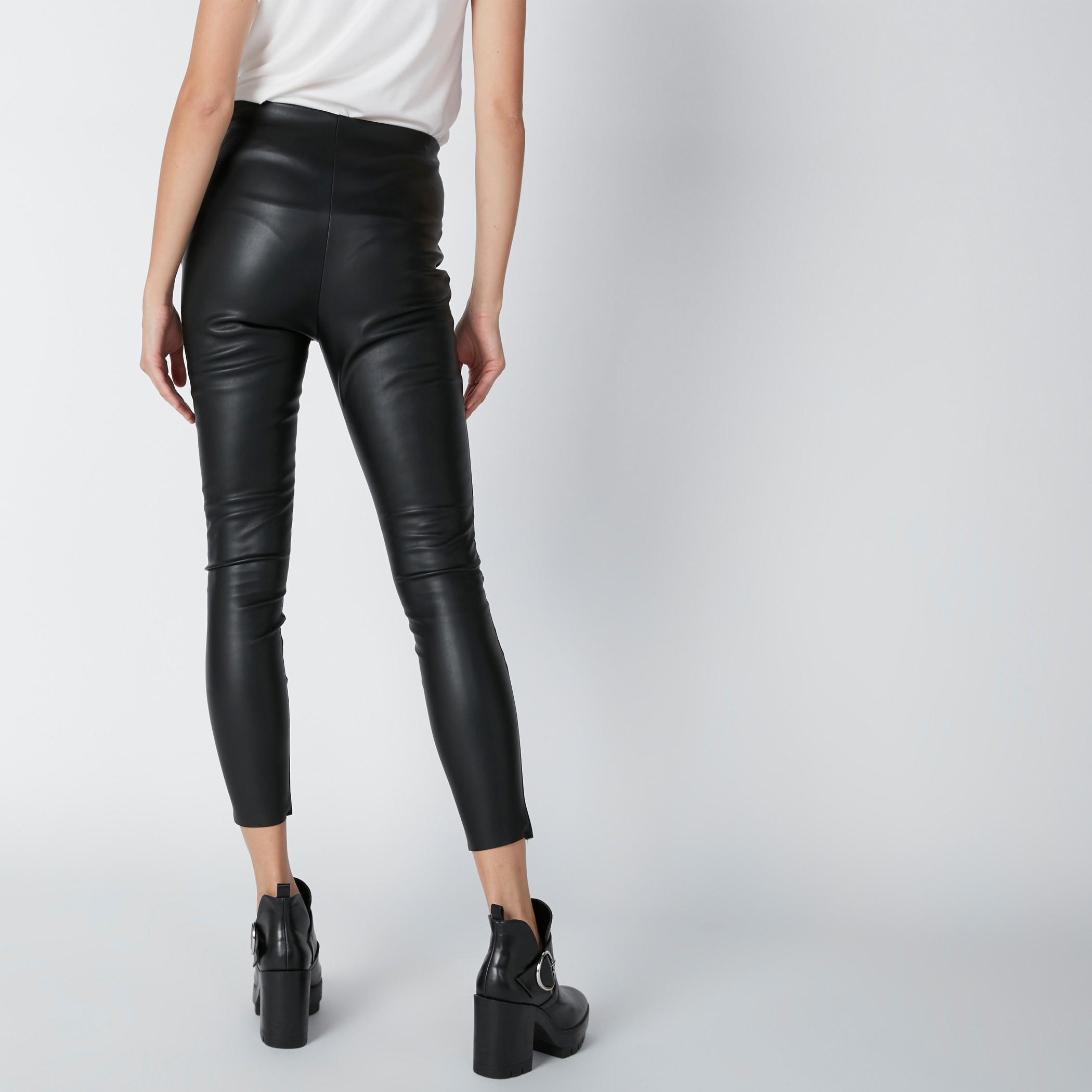 بنطال ليقنز قصير مزيّن بسحّاب جانبي من إيل-women-clothing-bottoms-trousers-image-2