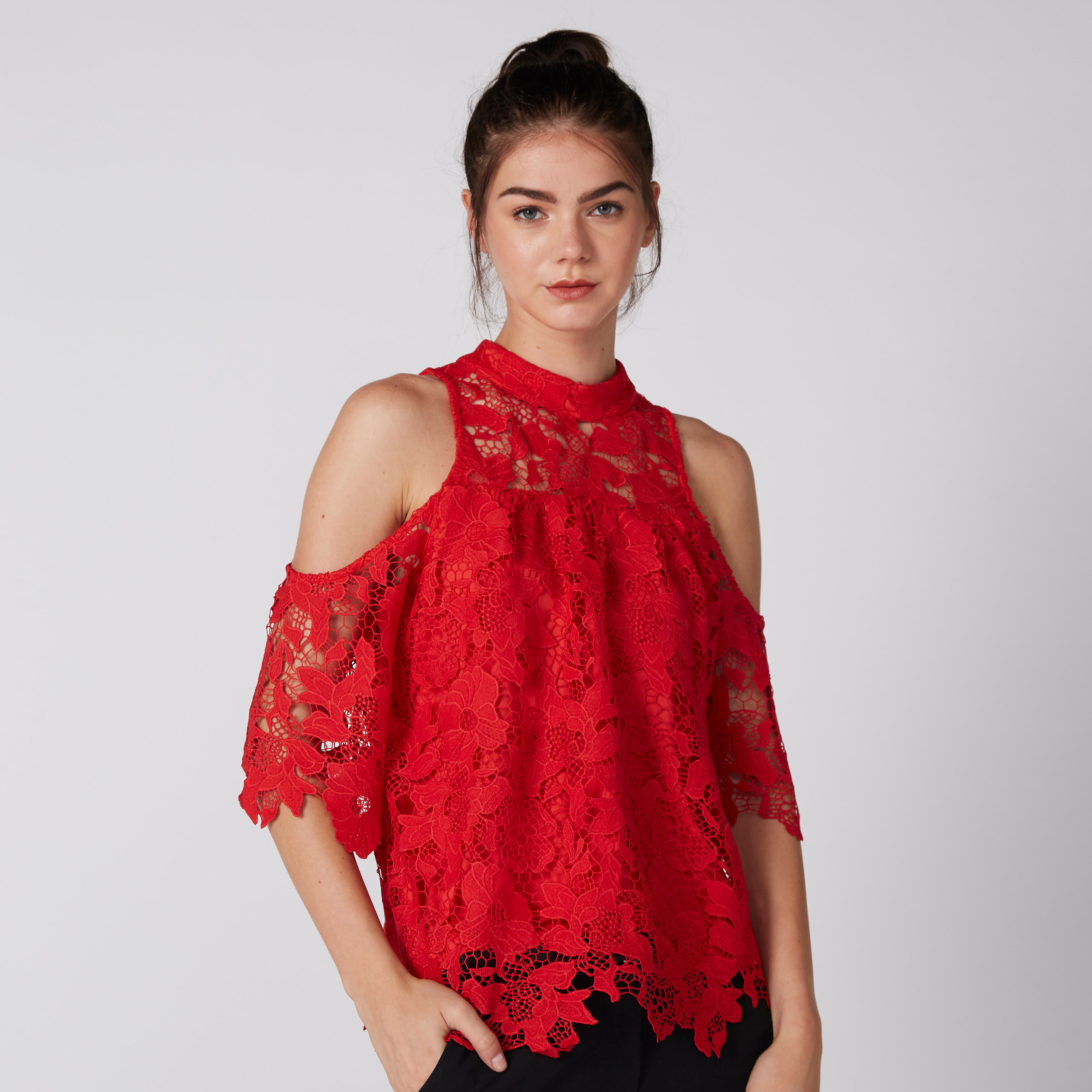بلوزة دانتيل مكشوفة الأكتاف بياقة عالية من إيل-women-clothing-shirtsandblouses-blouses-image-2