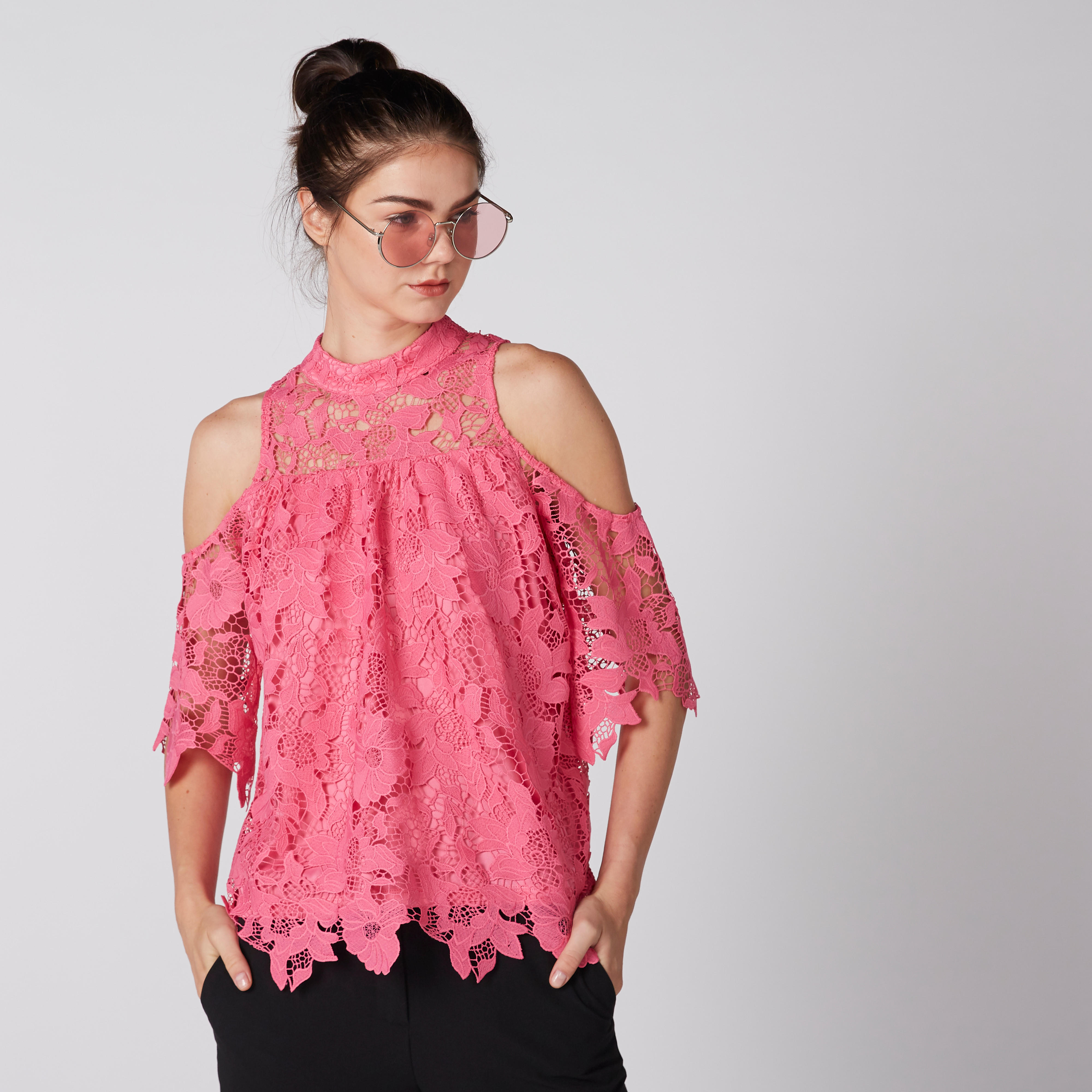 بلوزة دانتيل مكشوفة الأكتاف بياقة عالية من إيل-women-clothing-shirtsandblouses-blouses-image-2