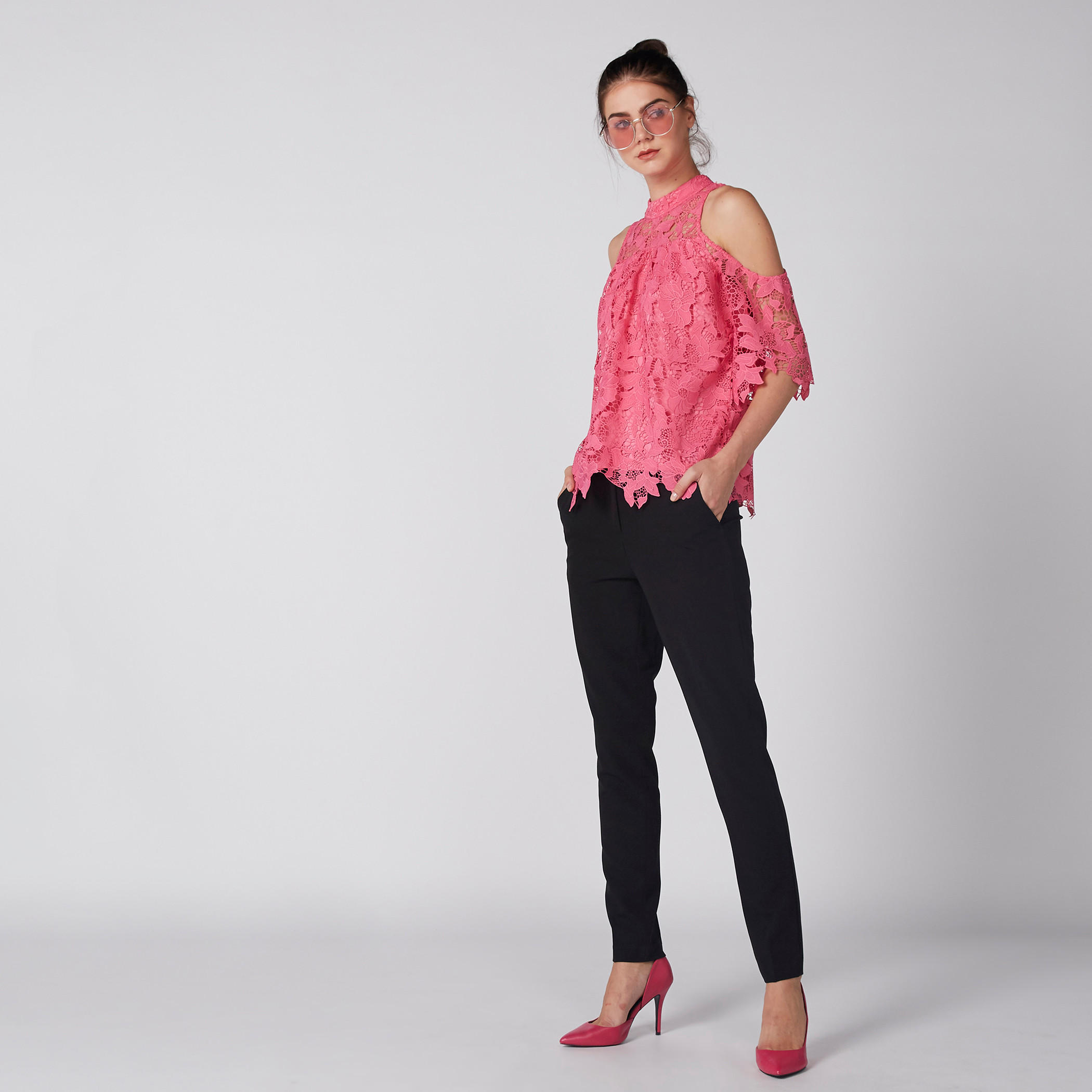 بلوزة دانتيل مكشوفة الأكتاف بياقة عالية من إيل-women-clothing-shirtsandblouses-blouses-image-5