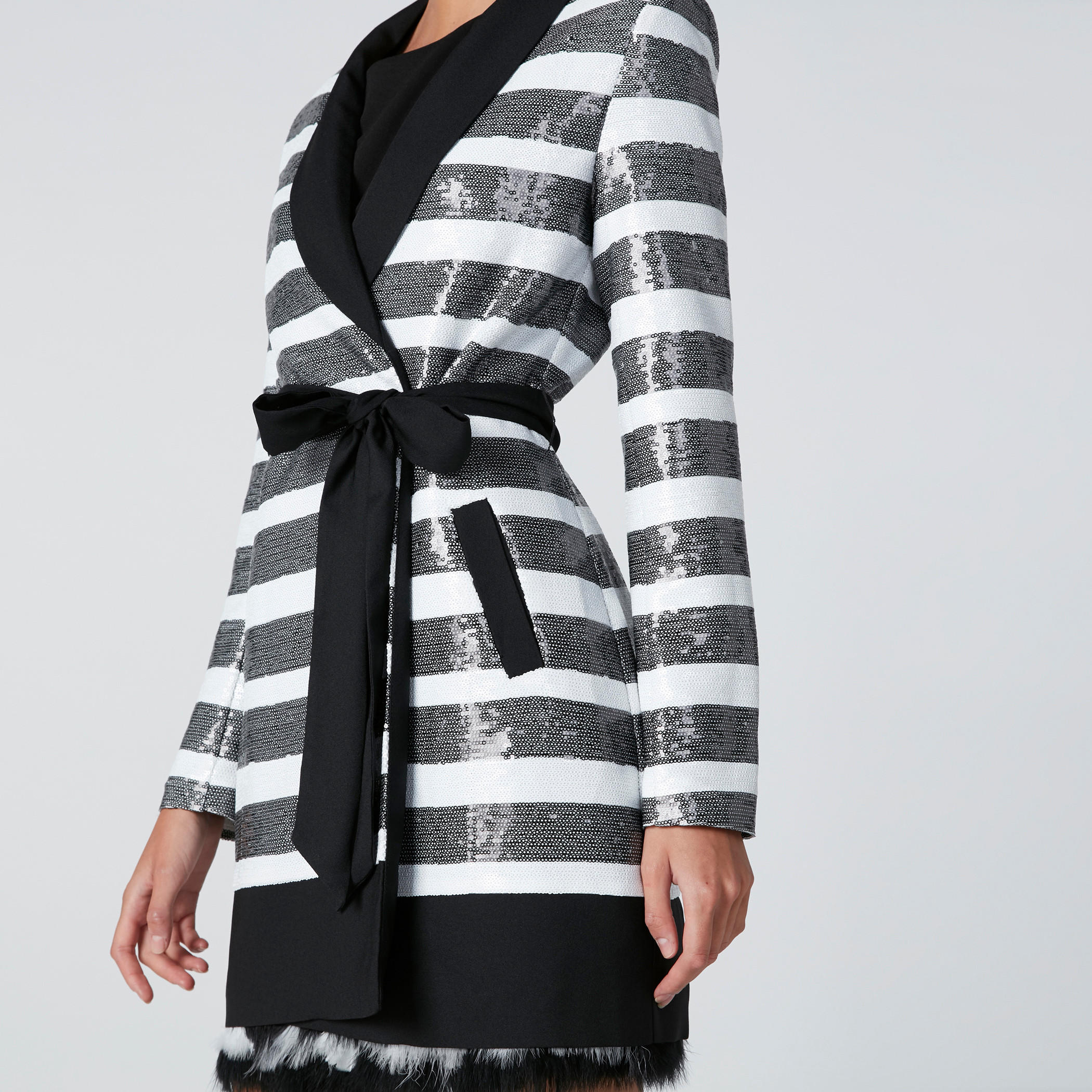 فستان قصير ملفوف ومقلّم بأكمام طويلة وأربطة من إيل-women-clothing-dresses-image-5