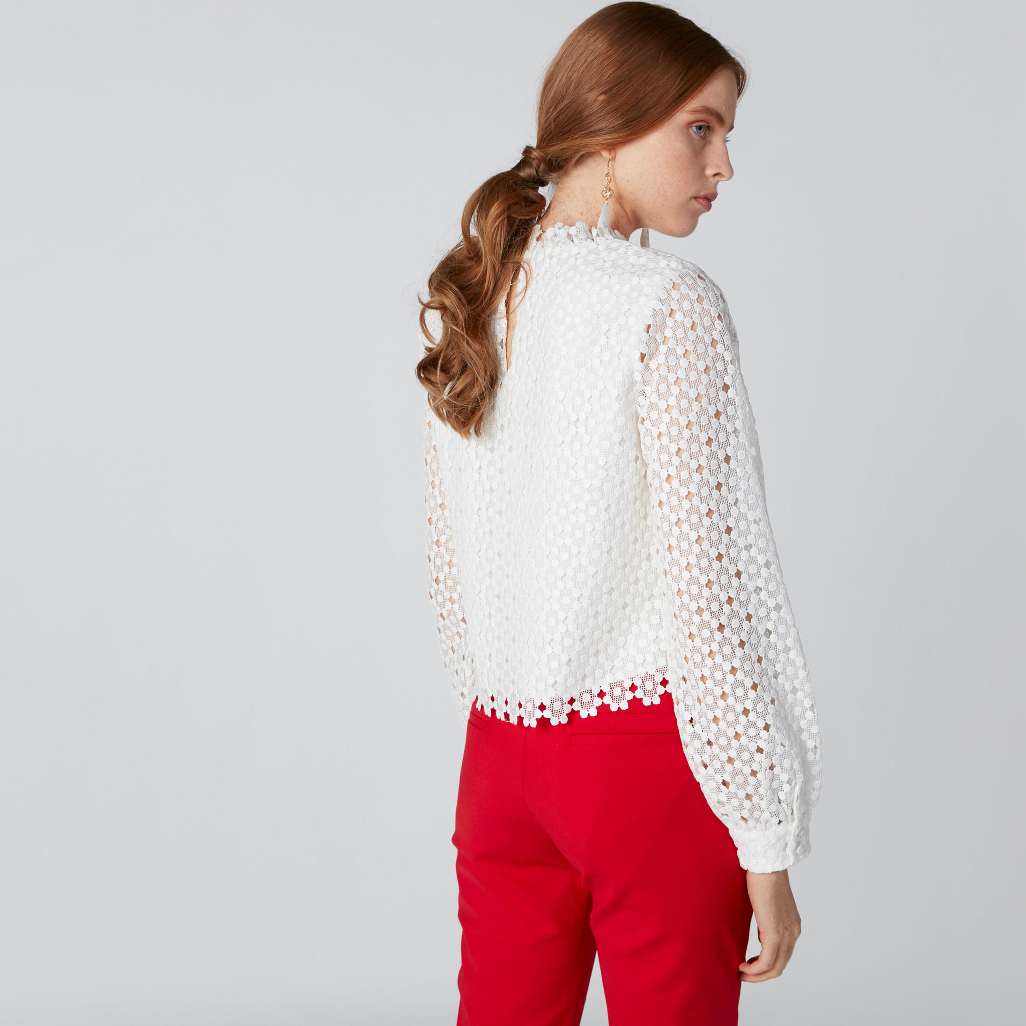 بلوزة بياقة عالية وأكمام طويلة وتفاصيل دانتيل من إيل-women-clothing-shirtsandblouses-blouses-image-2