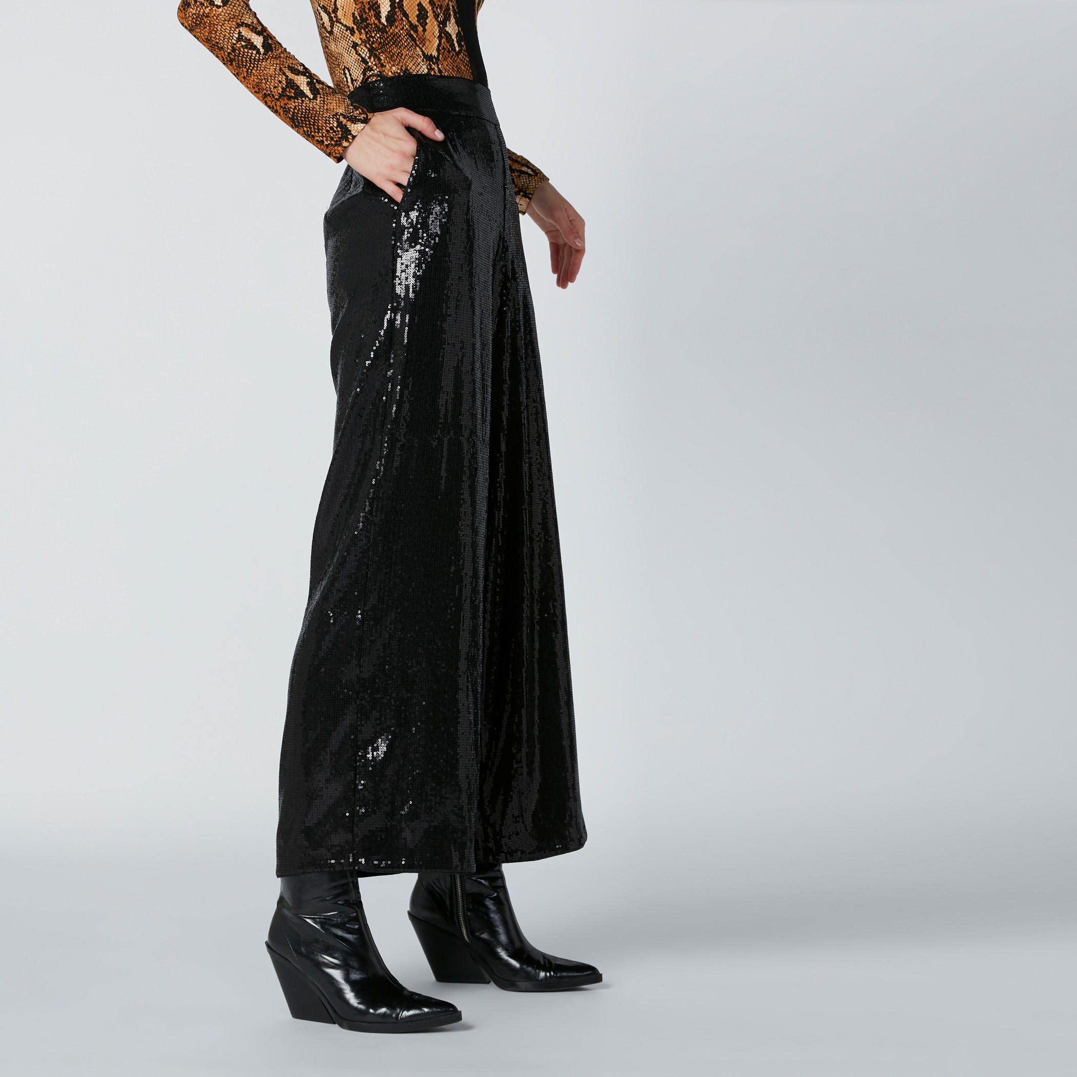 بنطال واسع بتفاصيل ترتر وجيوب من إيل-women-clothing-bottoms-trousers-image-2