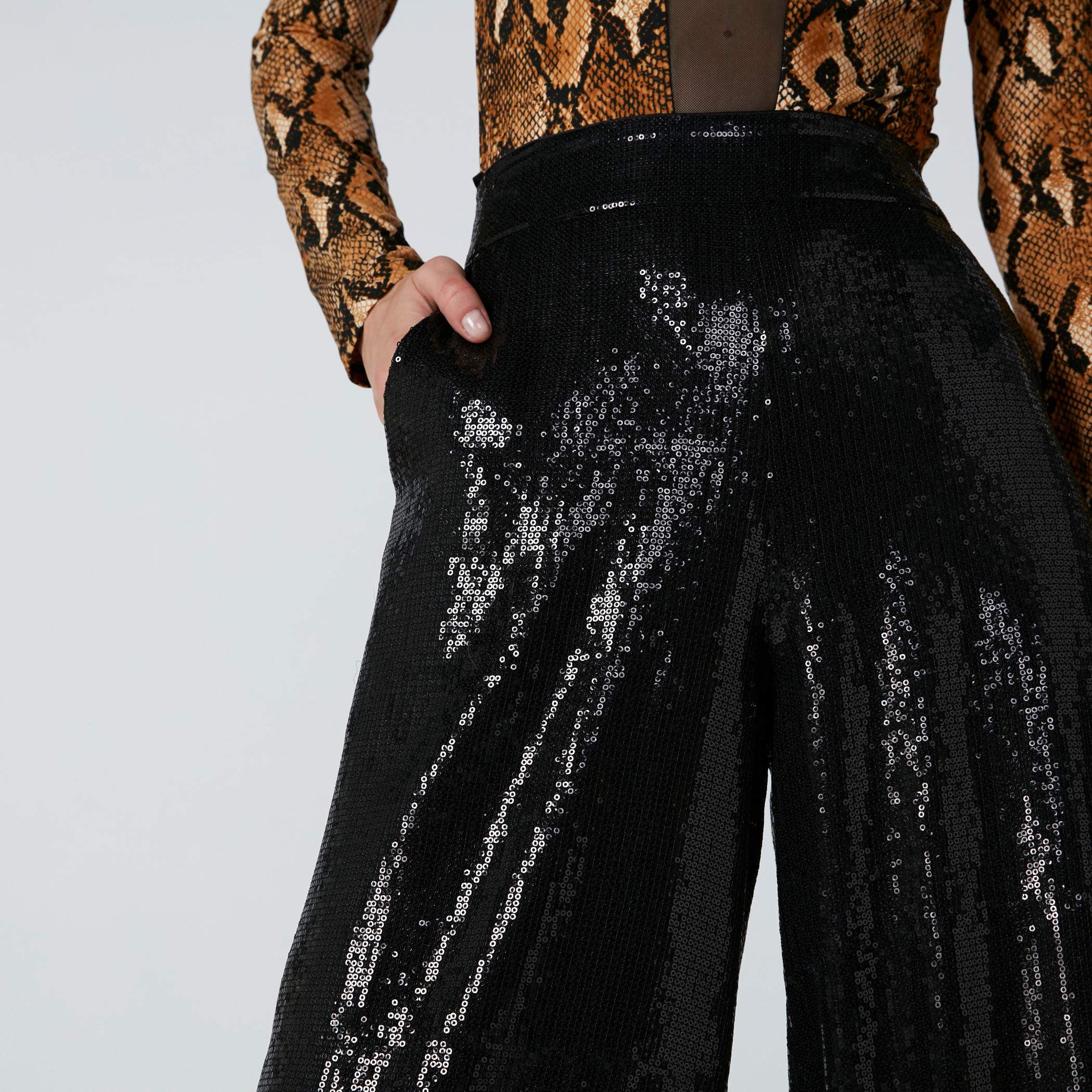 بنطال واسع بتفاصيل ترتر وجيوب من إيل-women-clothing-bottoms-trousers-image-1