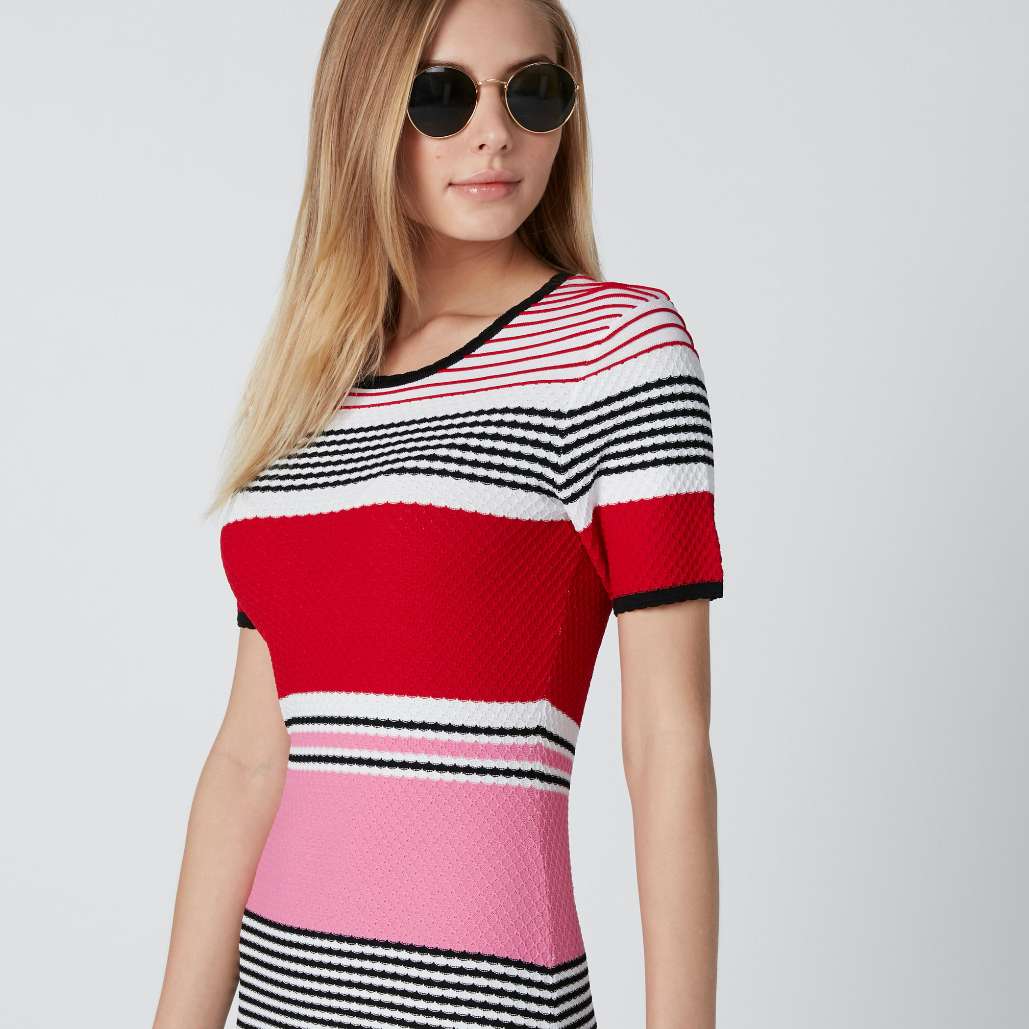 فستان مقلّم واسع متوسط الطول بأكمام قصيرة-women-clothing-dresses-image-1
