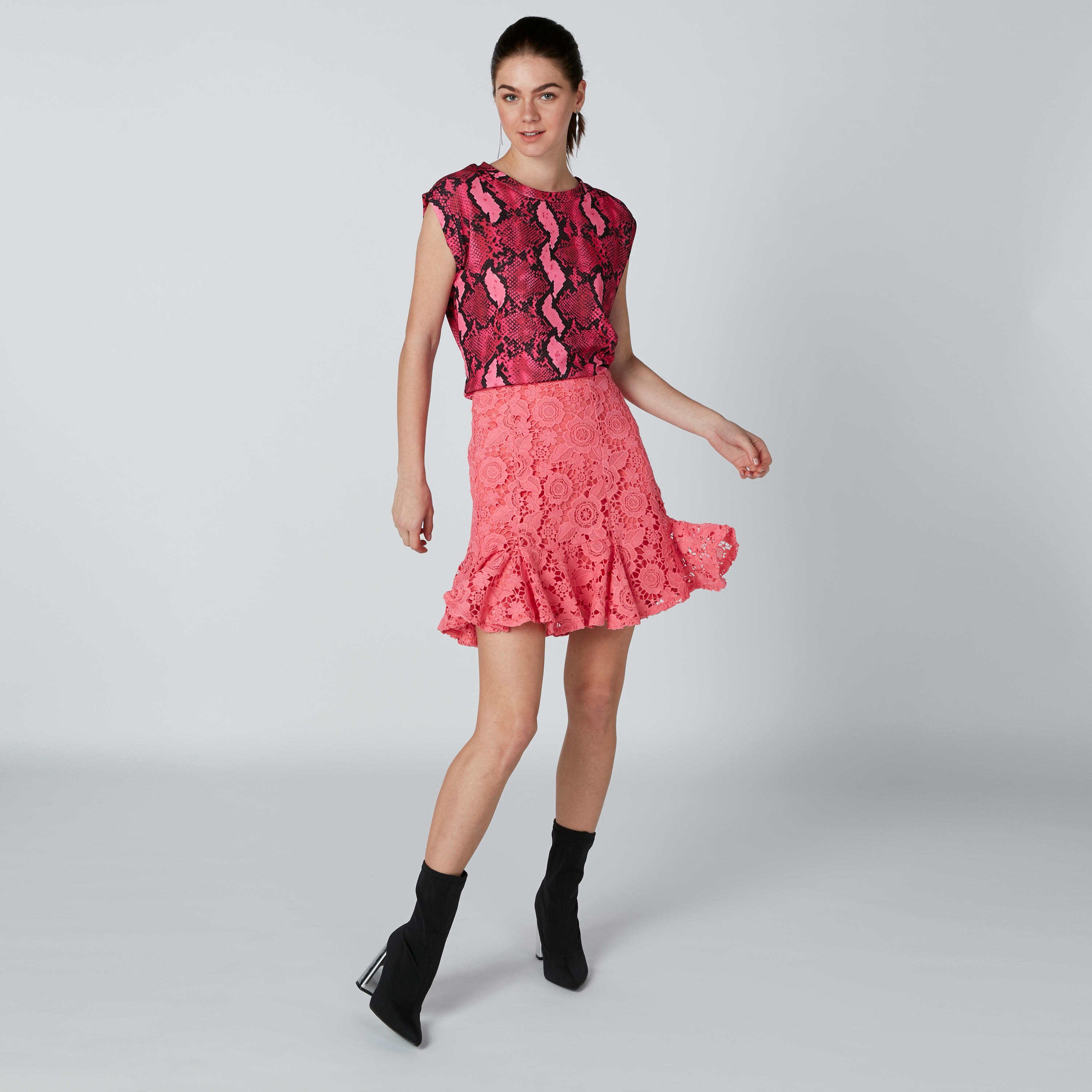تنورة واسعة قصيرة بتفاصيل دانتيل من إيل-women-clothing-bottoms-skirts-image-1