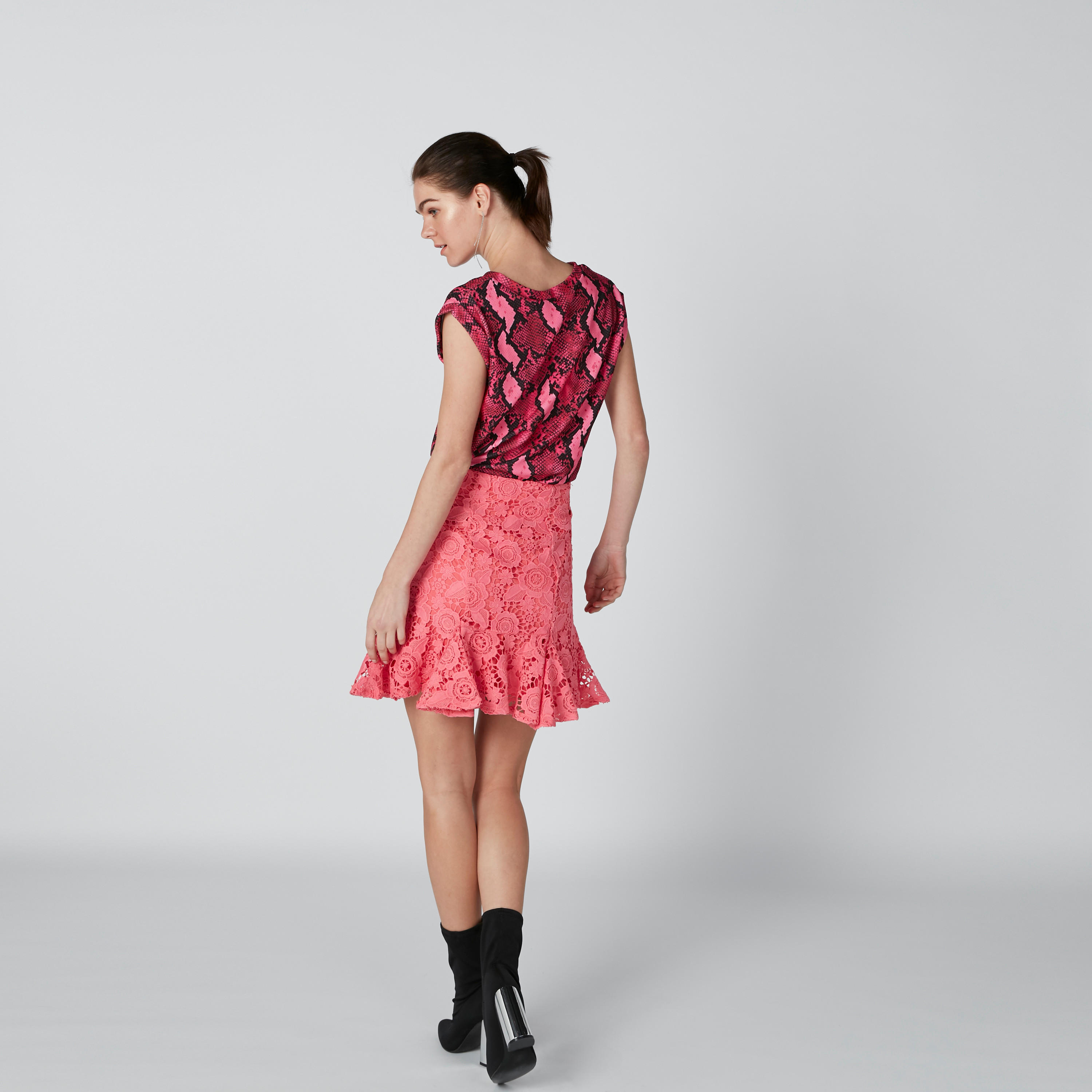 تنورة واسعة قصيرة بتفاصيل دانتيل من إيل-women-clothing-bottoms-skirts-image-2