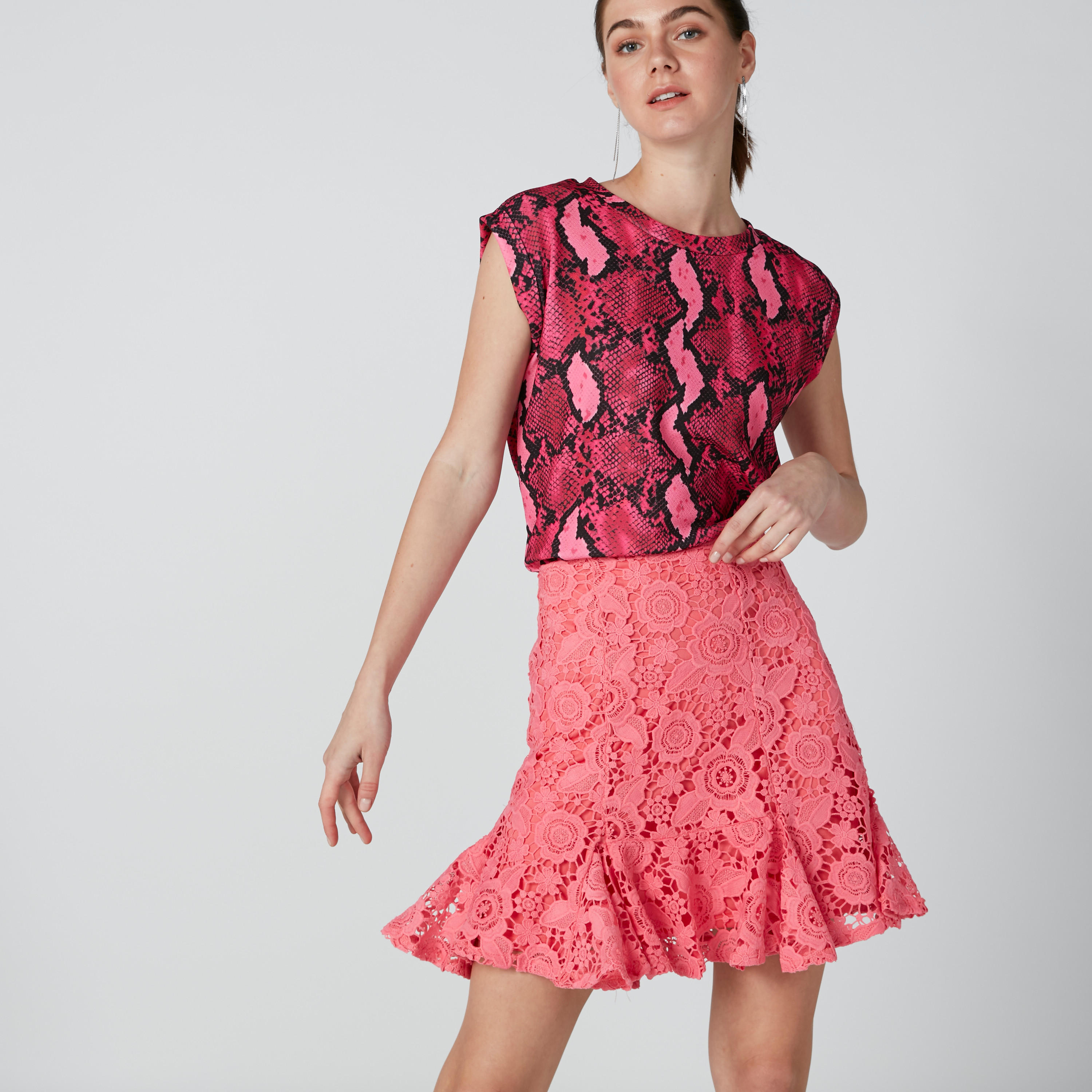 تنورة واسعة قصيرة بتفاصيل دانتيل من إيل-women-clothing-bottoms-skirts-image-3
