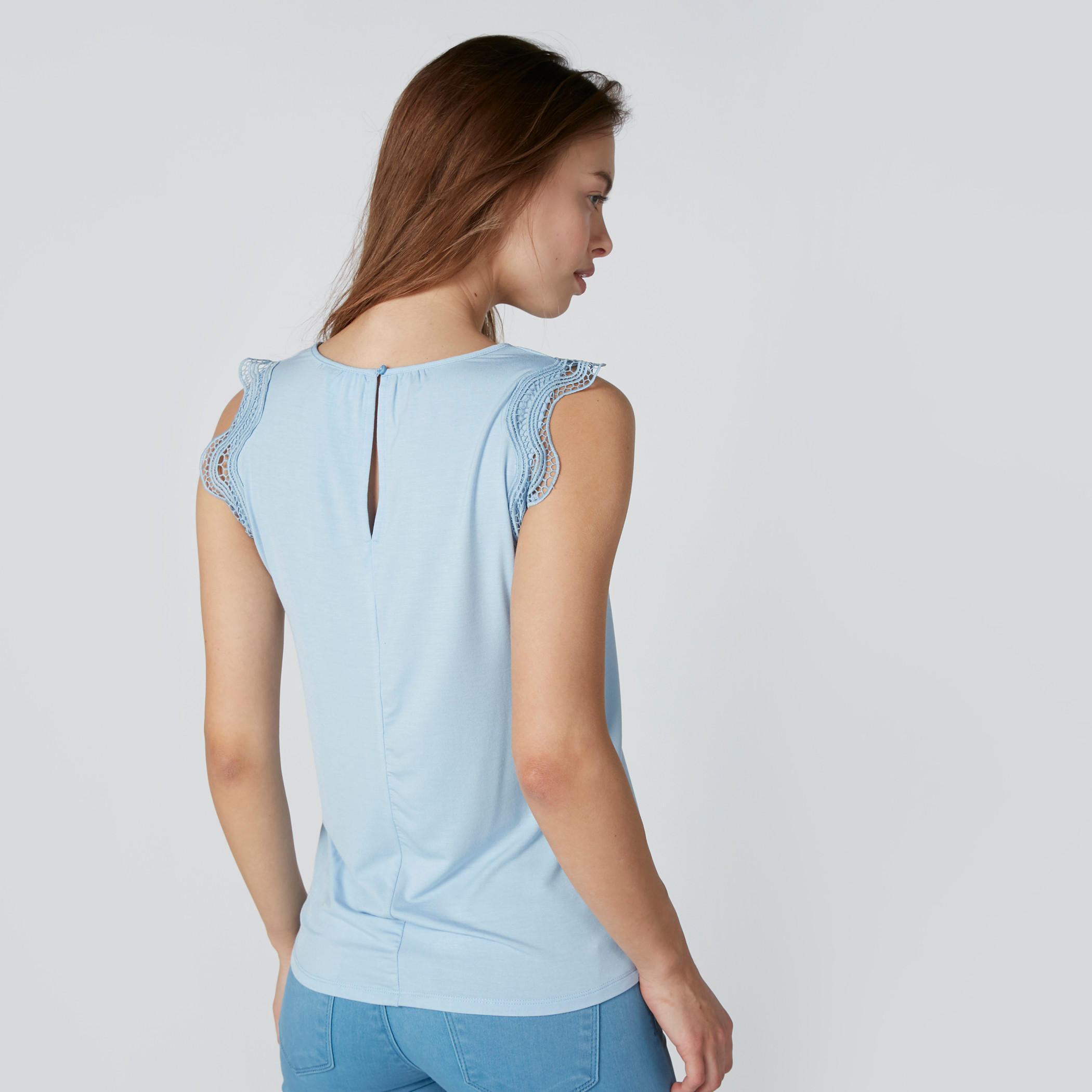 بلوزة دون أكمام بياقة مستديرة وتفاصيل دانتيل من إيل-women-clothing-shirtsandblouses-blouses-image-2