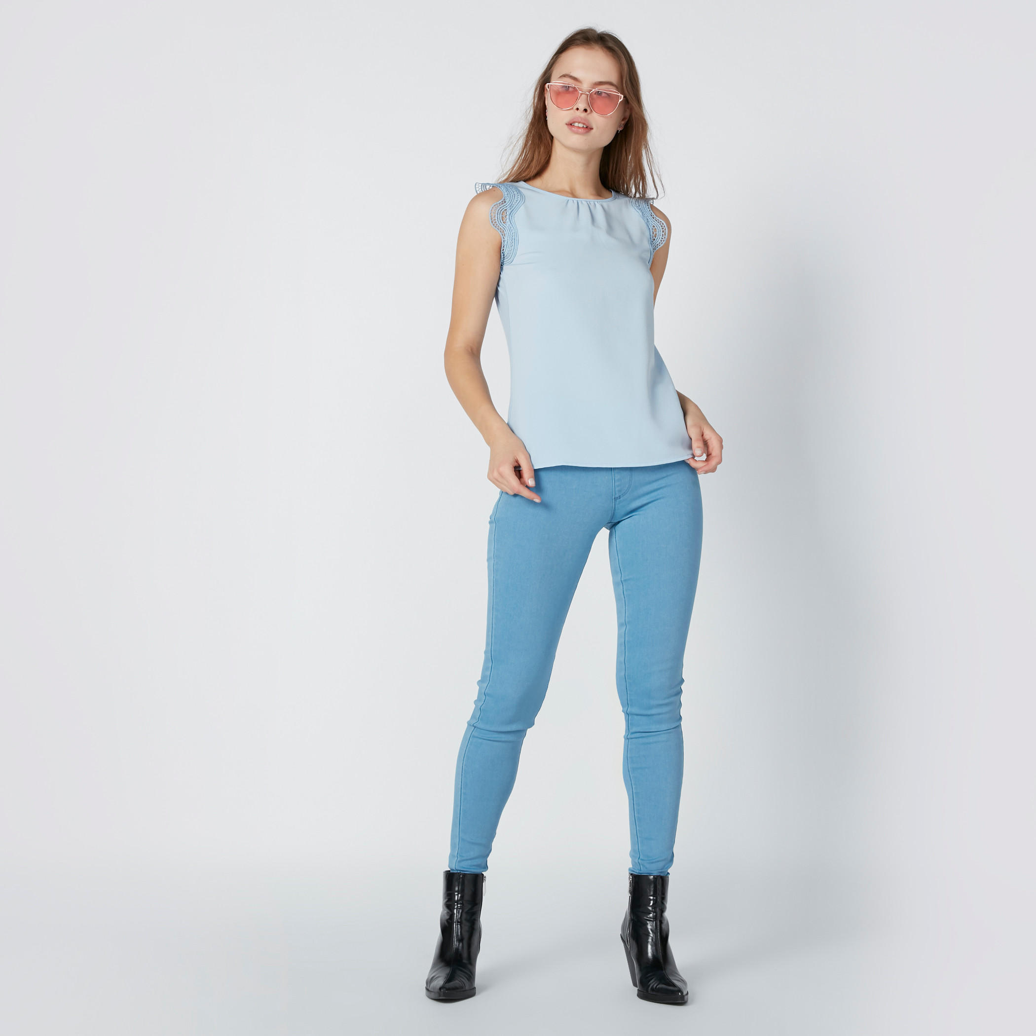 بلوزة دون أكمام بياقة مستديرة وتفاصيل دانتيل من إيل-women-clothing-shirtsandblouses-blouses-image-3