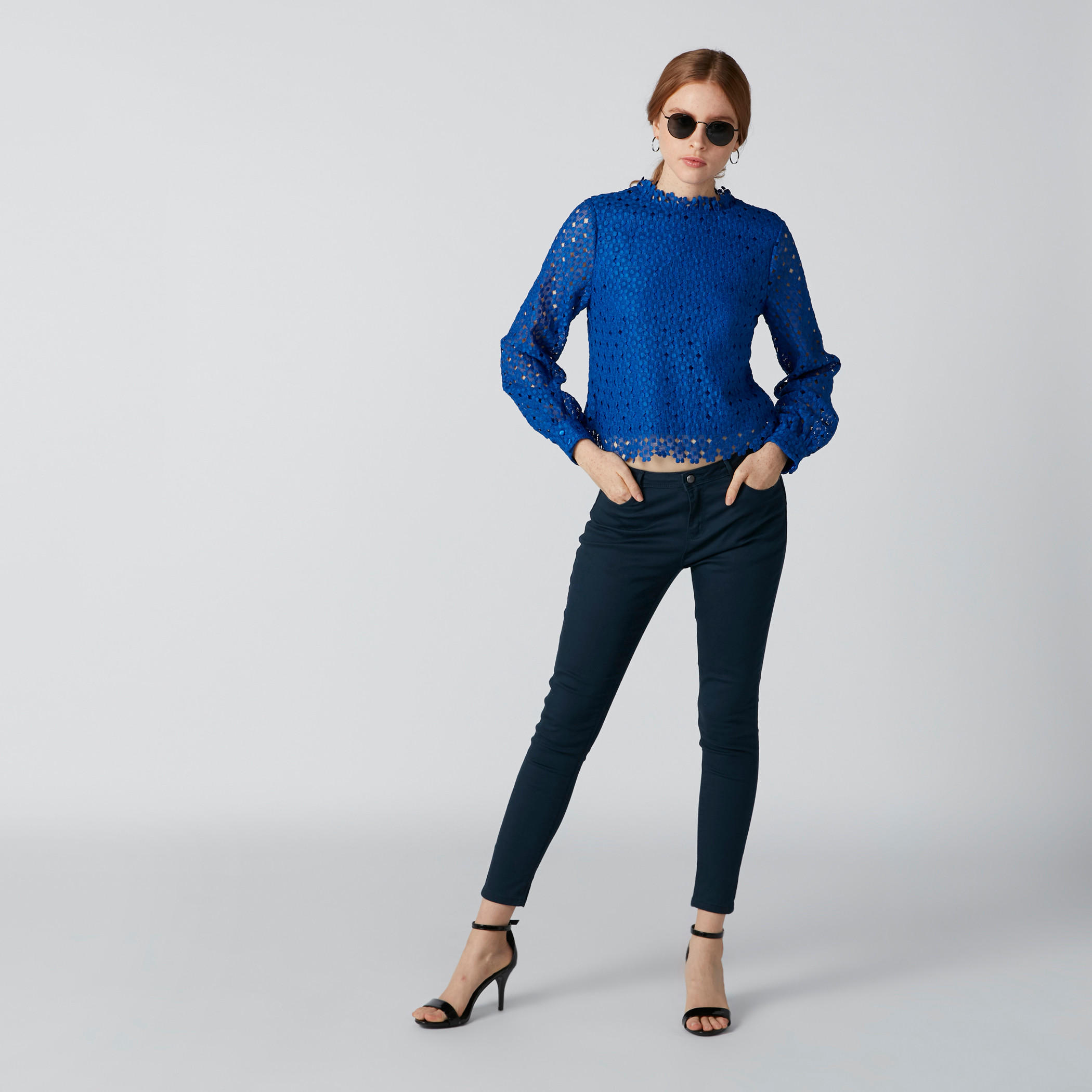 بنطال عالي الخصر بقصّة عادية وجيوب-women-clothing-bottoms-jeans-image-1