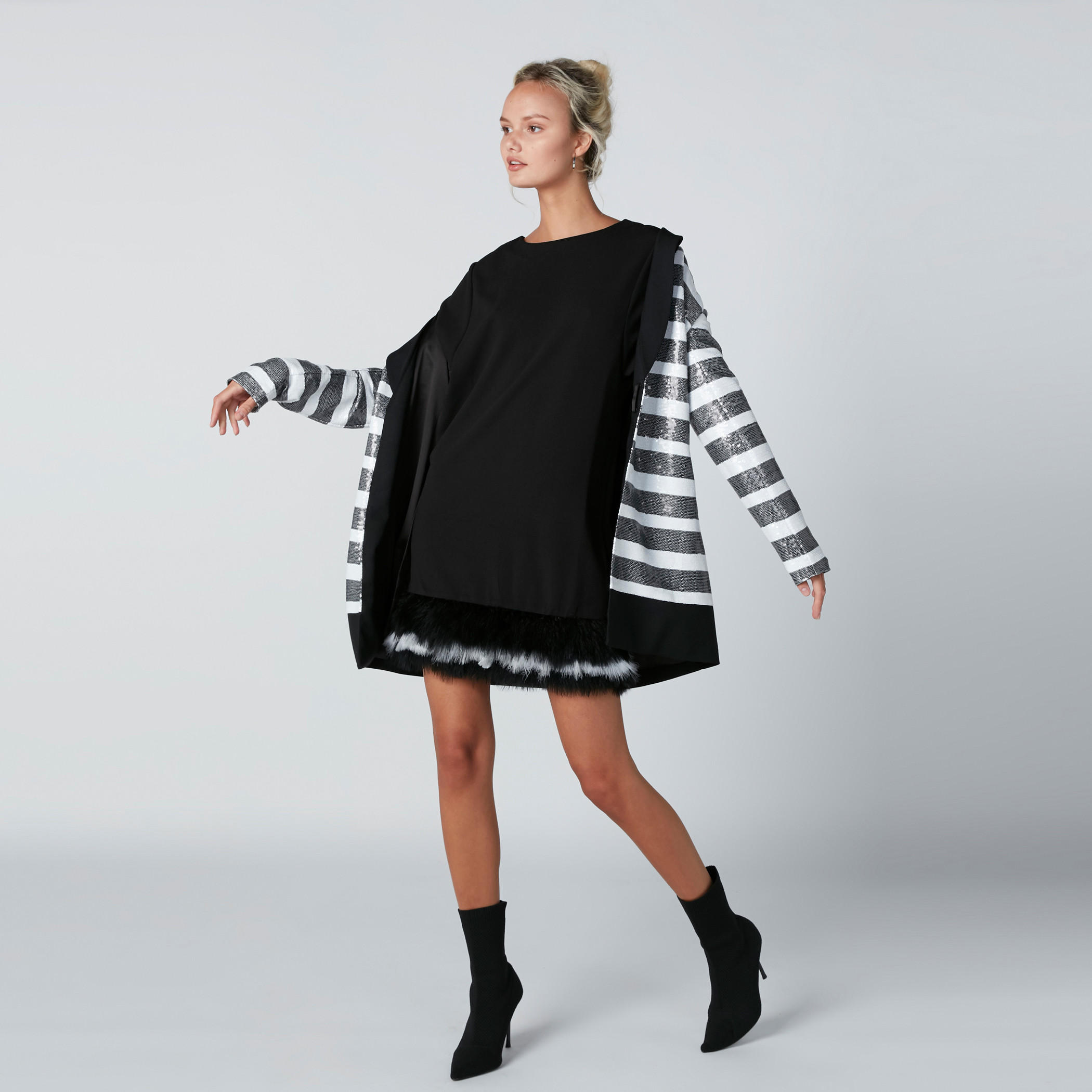 فستان قصير بتفاصيل قطيفة وأكمام 3/4 من إيل-women-clothing-dresses-image-1
