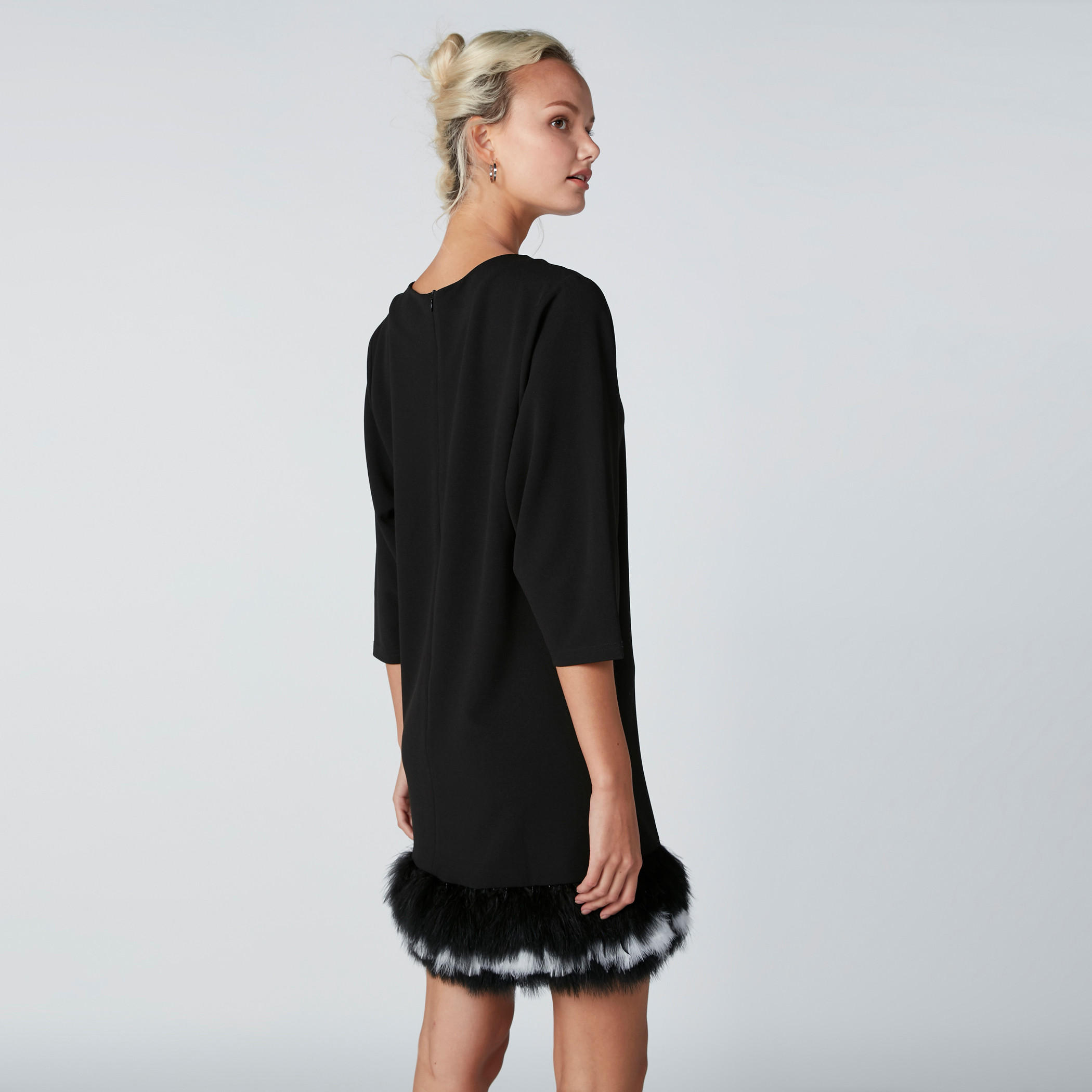 فستان قصير بتفاصيل قطيفة وأكمام 3/4 من إيل-women-clothing-dresses-image-2