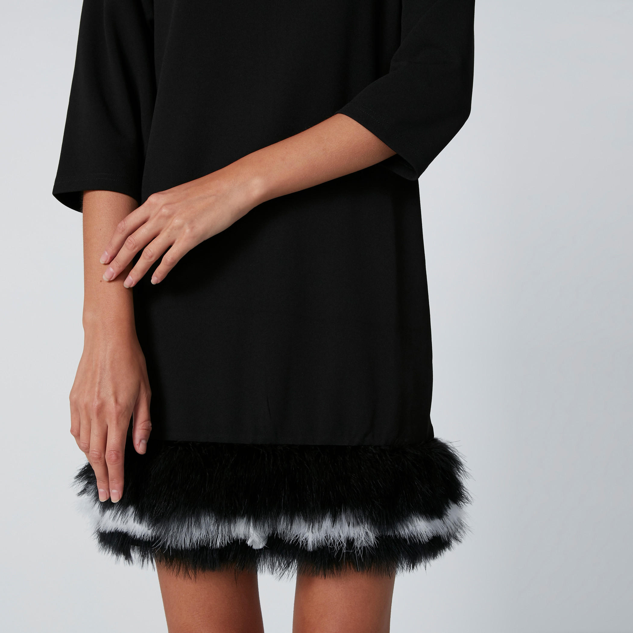 فستان قصير بتفاصيل قطيفة وأكمام 3/4 من إيل-women-clothing-dresses-image-4