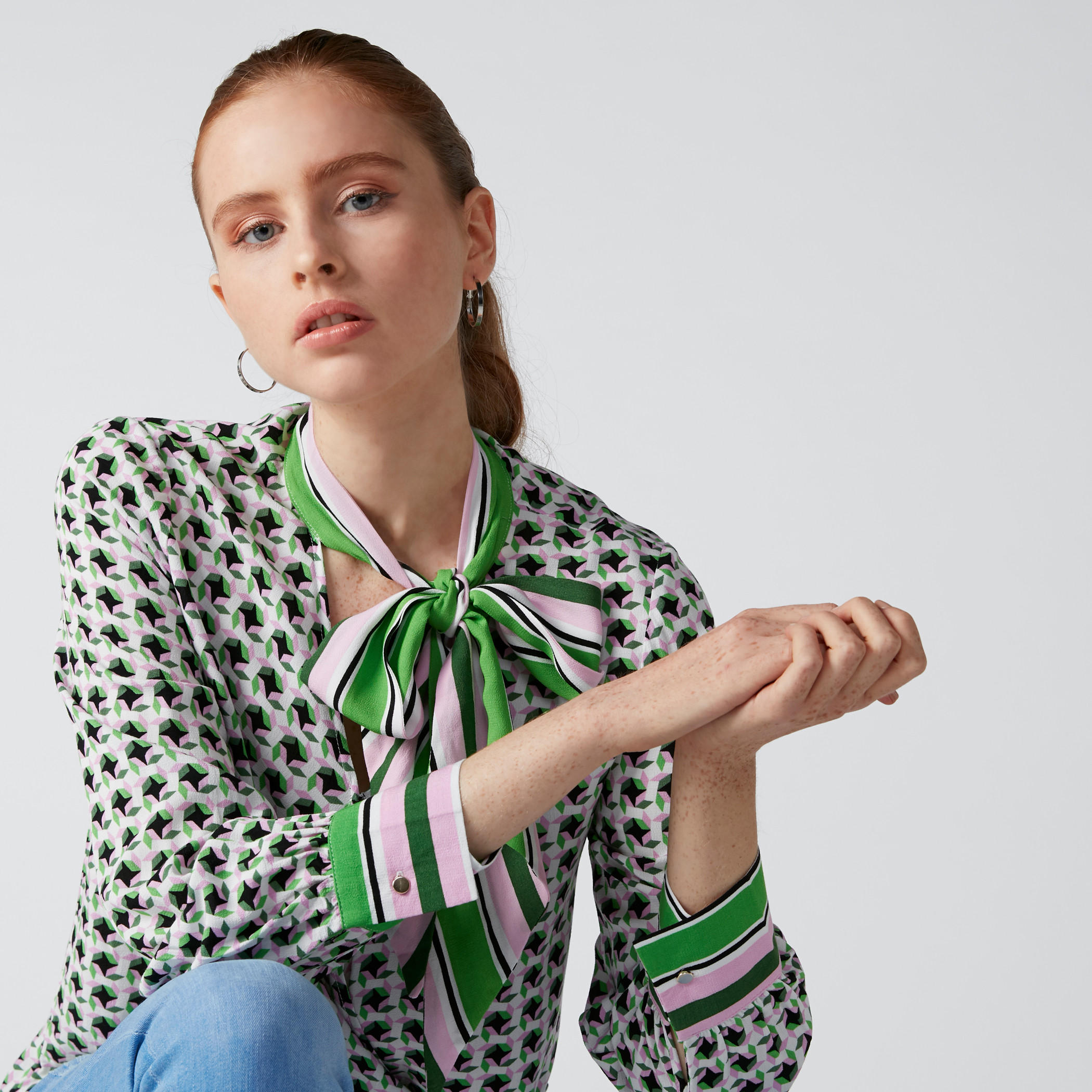 بلوزة بقصّة عادية بياقة V ورباط وطبعات من إيل-women-clothing-shirtsandblouses-blouses-image-4