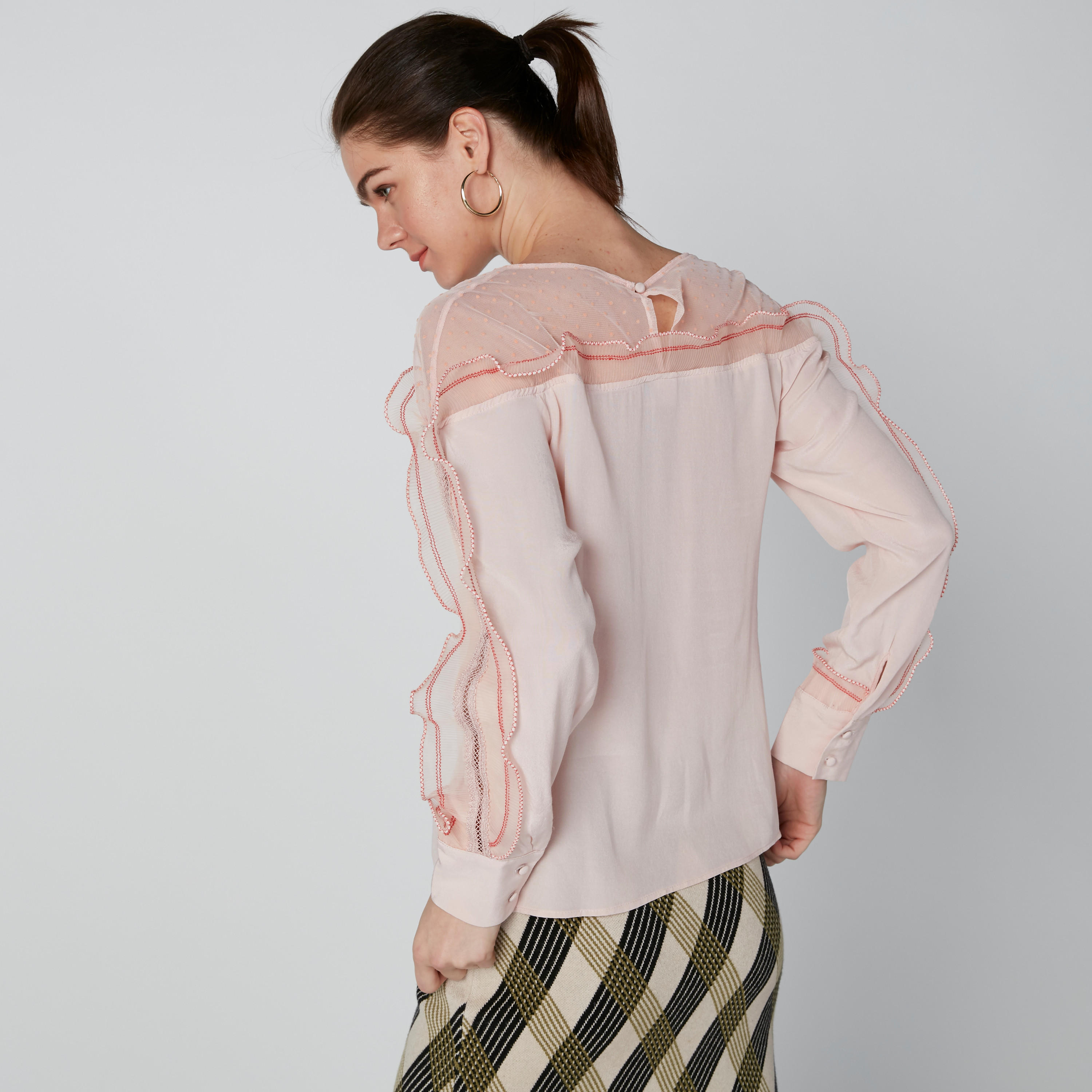 بلوزة بياقة مستديرة وأكمام طويلة وتفاصيل كشكش من إيل-women-clothing-shirtsandblouses-blouses-image-3