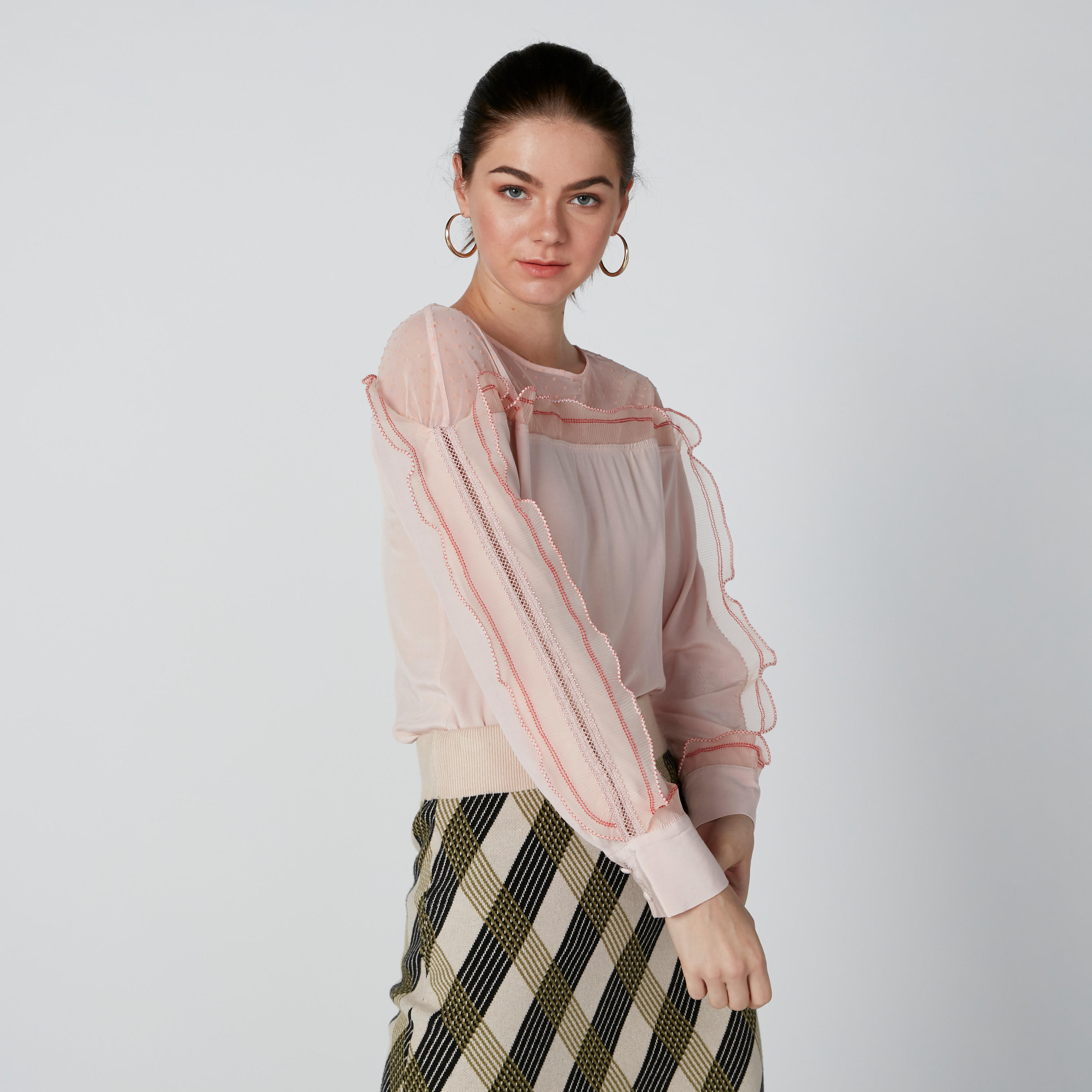 بلوزة بياقة مستديرة وأكمام طويلة وتفاصيل كشكش من إيل-women-clothing-shirtsandblouses-blouses-image-1