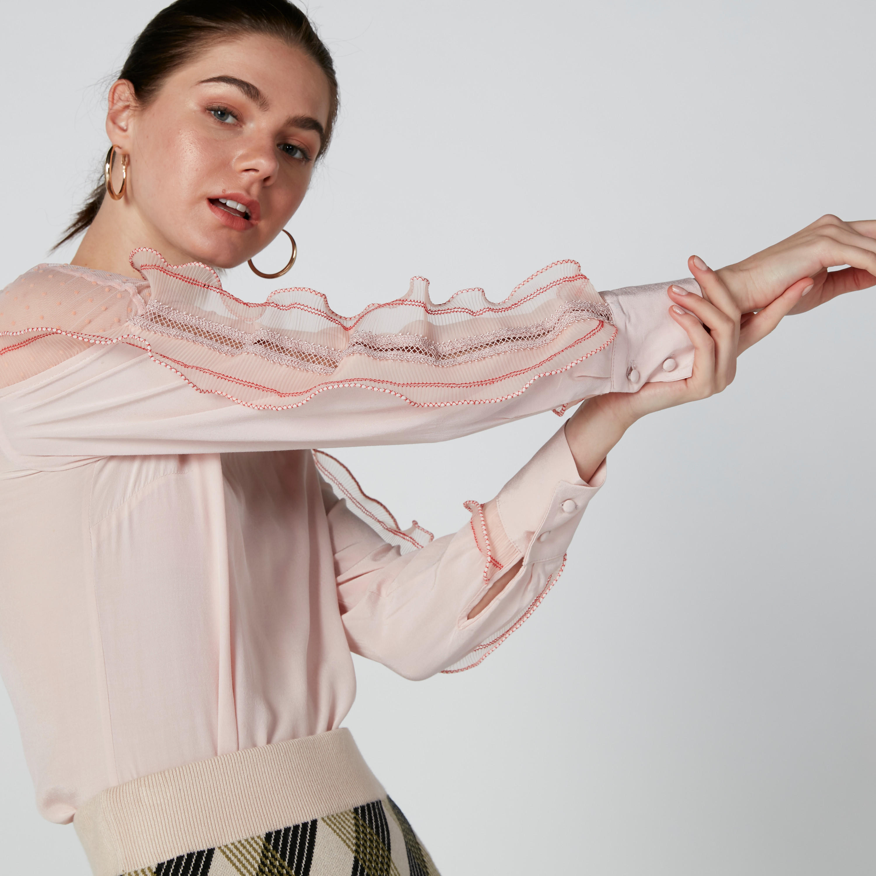 بلوزة بياقة مستديرة وأكمام طويلة وتفاصيل كشكش من إيل-women-clothing-shirtsandblouses-blouses-image-4