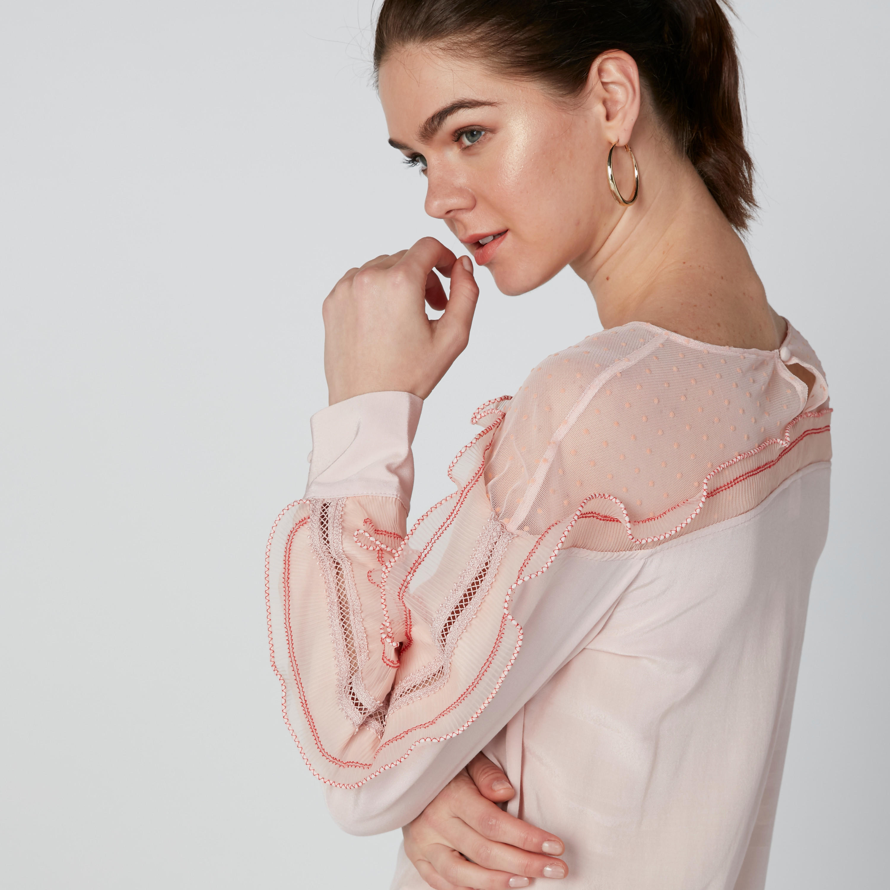 بلوزة بياقة مستديرة وأكمام طويلة وتفاصيل كشكش من إيل-women-clothing-shirtsandblouses-blouses-image-5
