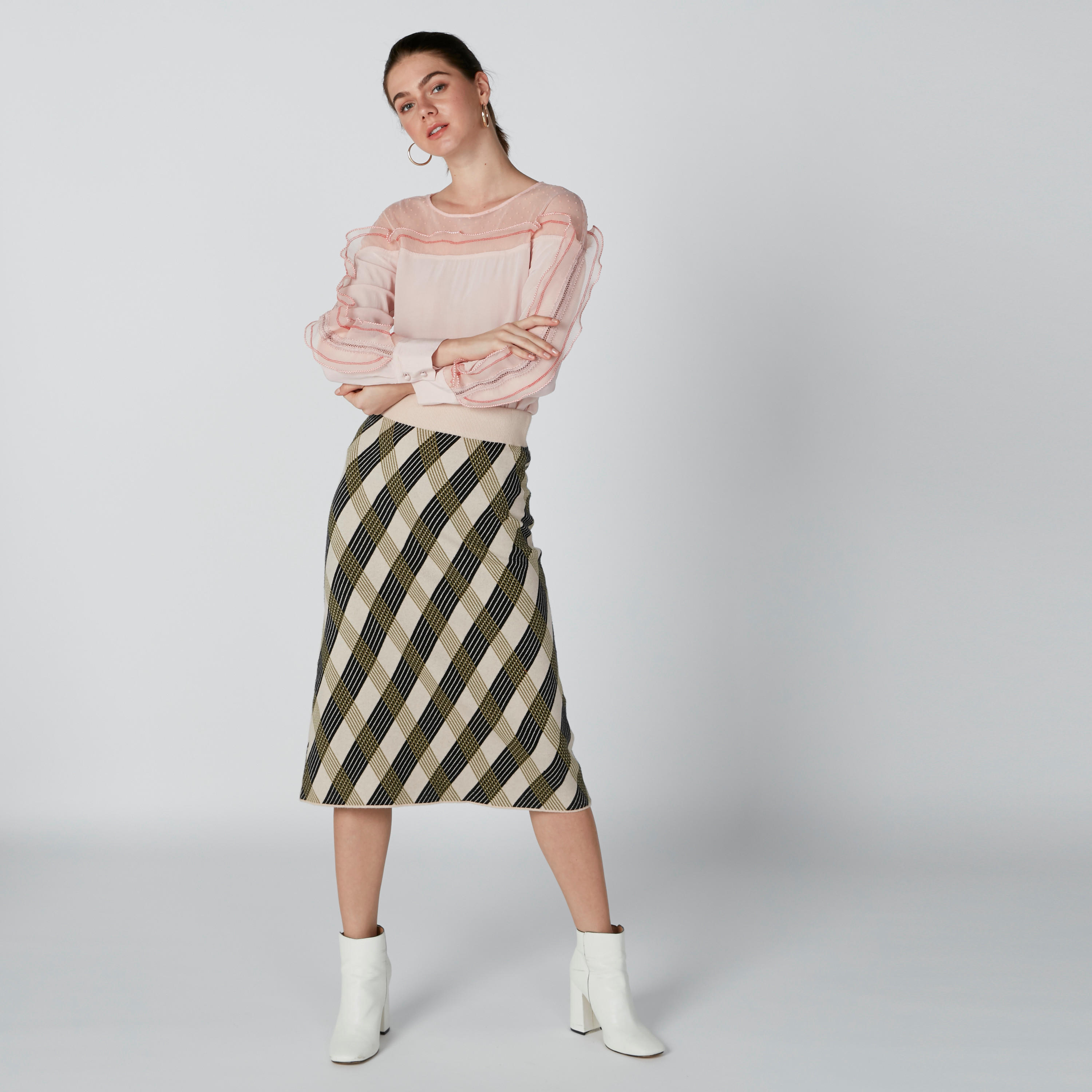 بلوزة بياقة مستديرة وأكمام طويلة وتفاصيل كشكش من إيل-women-clothing-shirtsandblouses-blouses-image-2