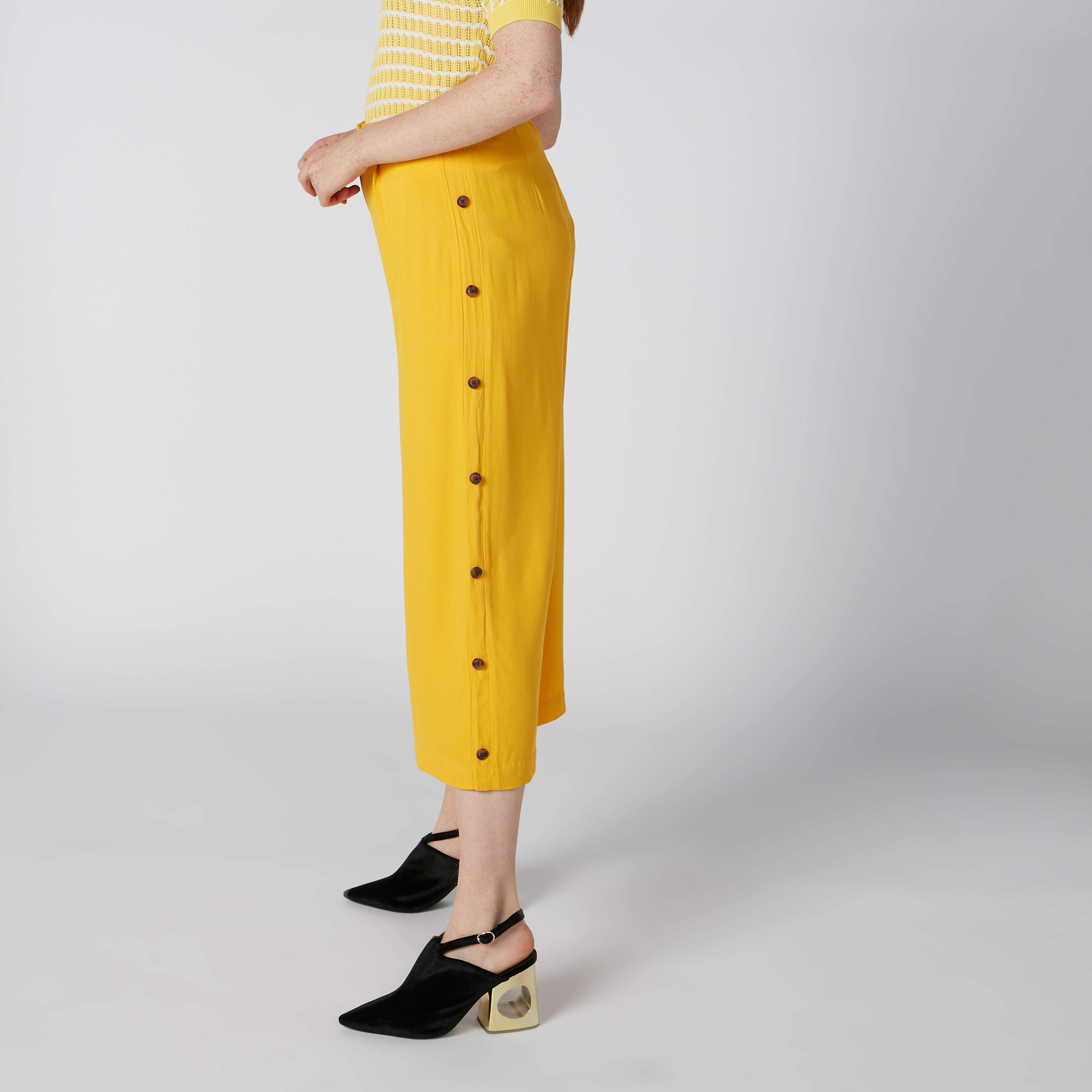 بنطال واسع الساقين بقصّة واسعة وخصر متوسط الارتفاع وأزرار من إيل-women-clothing-bottoms-trousers-image-4
