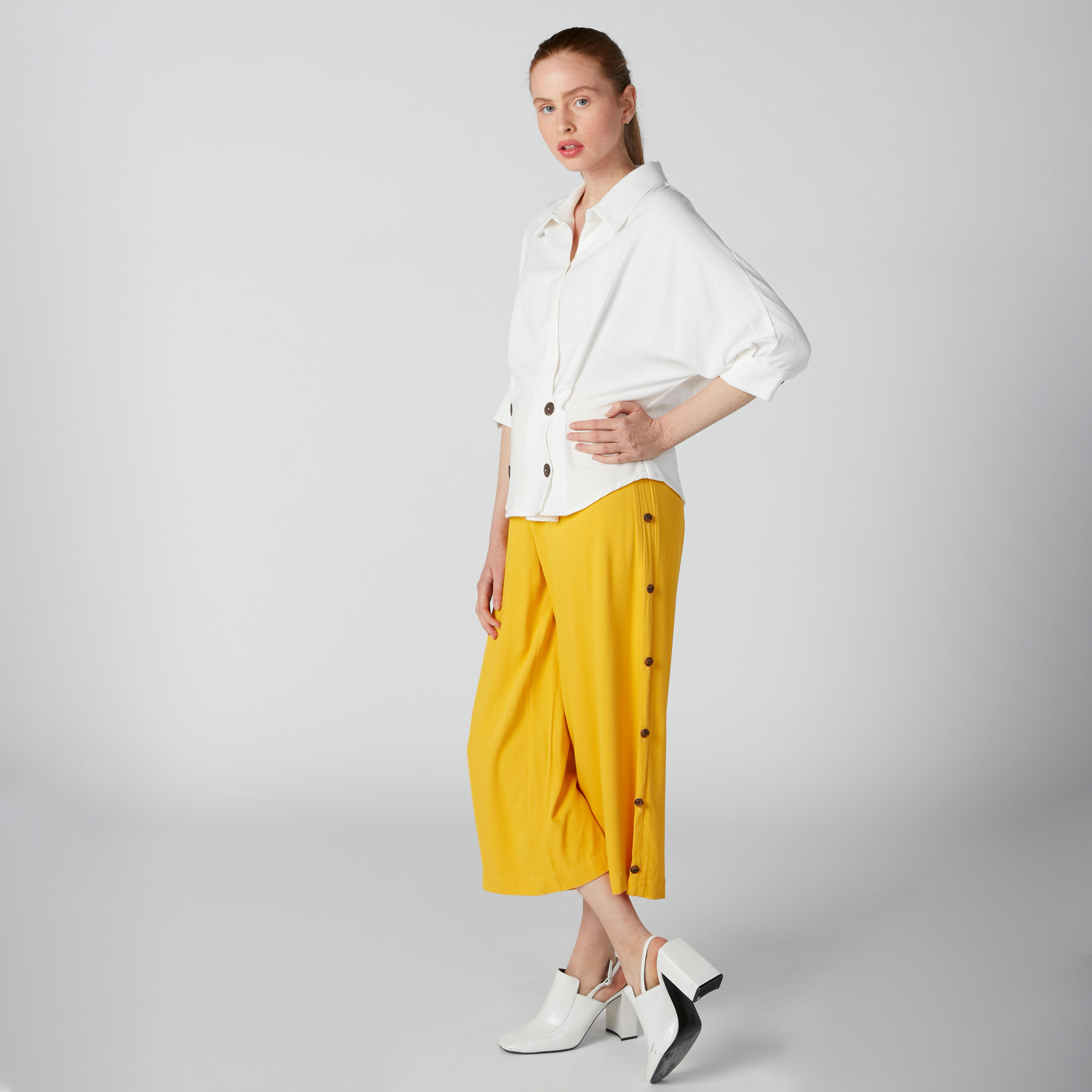 بلوزة بياقة عاديّة وأكمام 3/4 وأزرار من إيل-women-clothing-shirtsandblouses-blouses-image-4