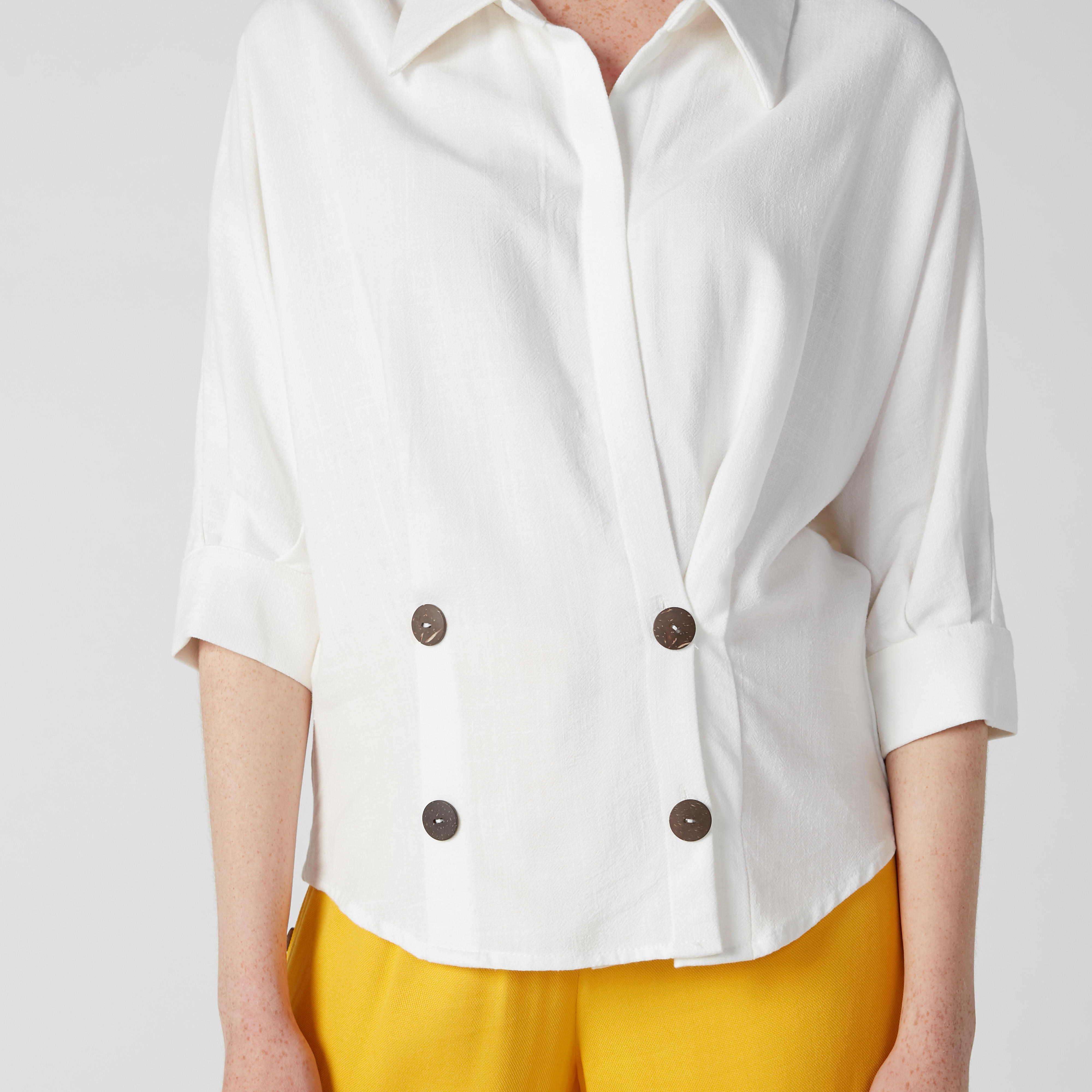 بلوزة بياقة عاديّة وأكمام 3/4 وأزرار من إيل-women-clothing-shirtsandblouses-blouses-image-2