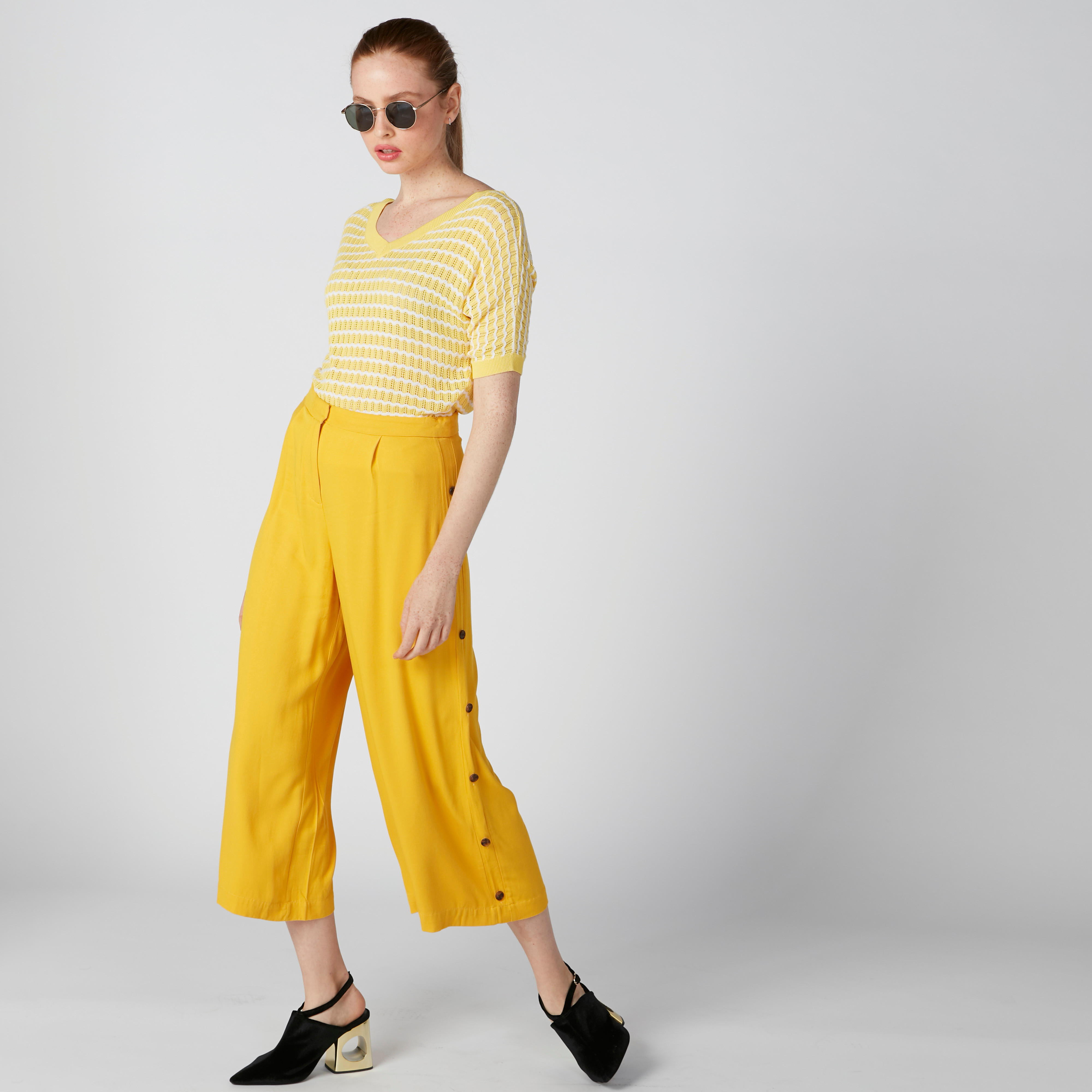 بلوزة بياقة V وأكمام قصيرة من إيل-women-clothing-shirtsandblouses-blouses-image-1