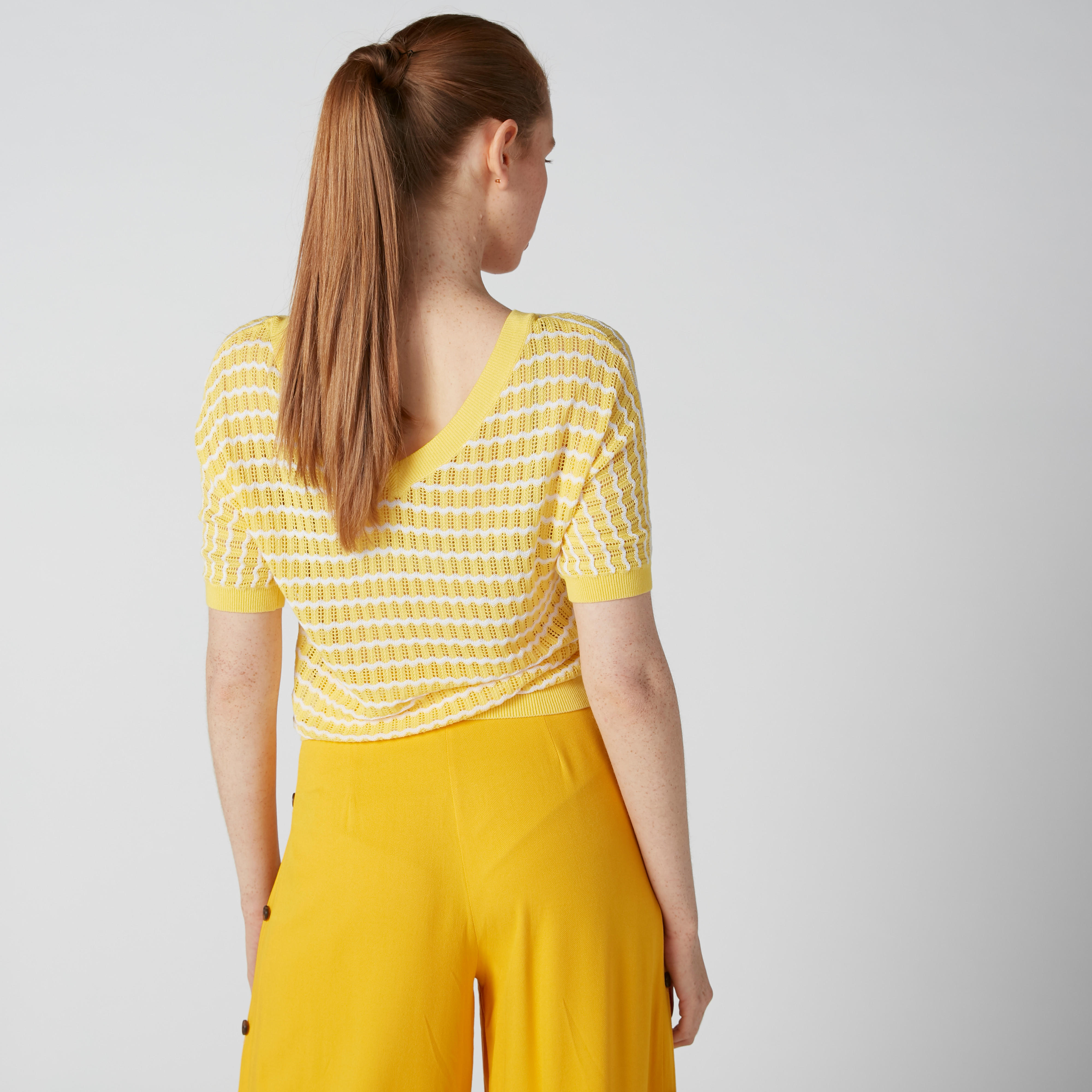 بلوزة بياقة V وأكمام قصيرة من إيل-women-clothing-shirtsandblouses-blouses-image-2