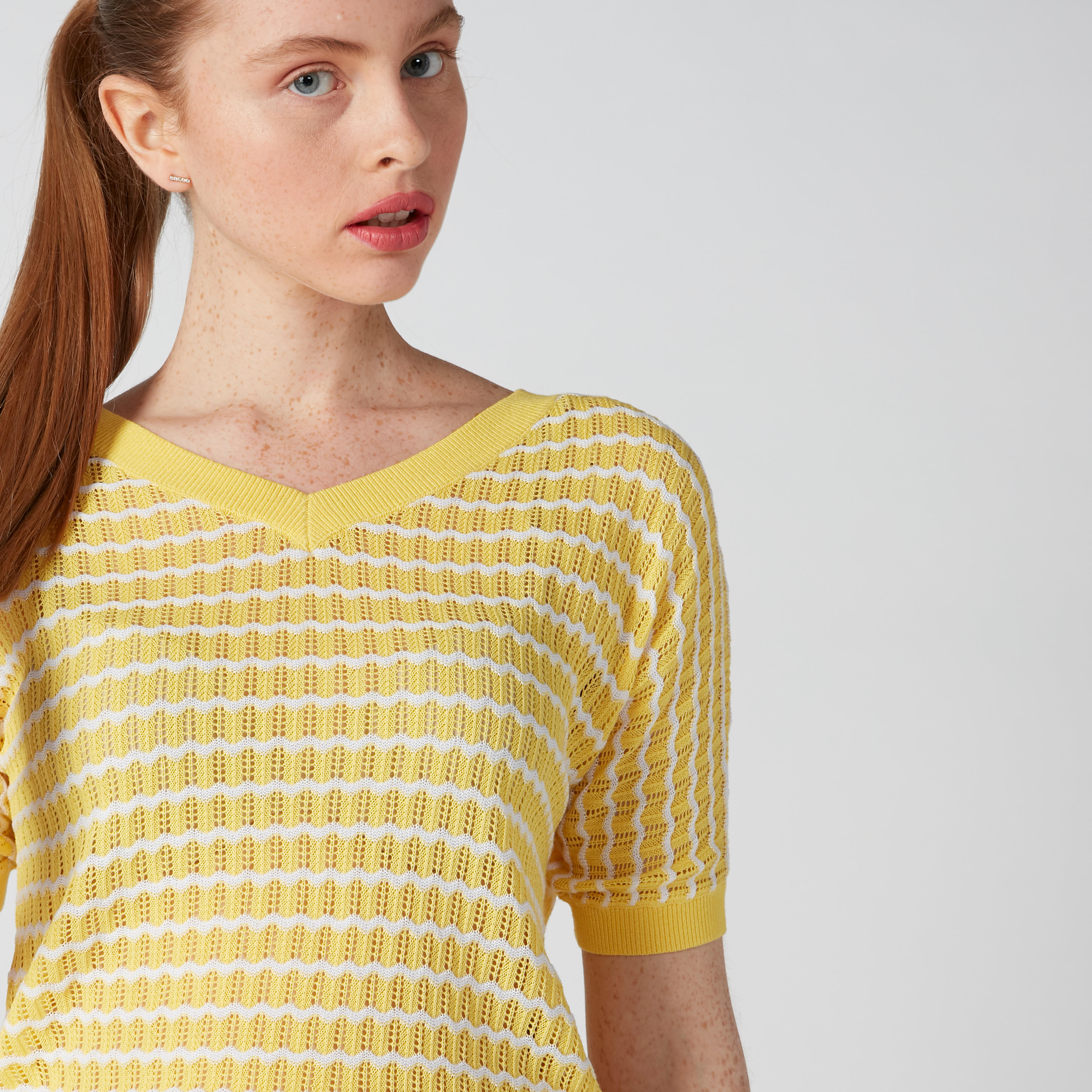 بلوزة بياقة V وأكمام قصيرة من إيل-women-clothing-shirtsandblouses-blouses-image-4