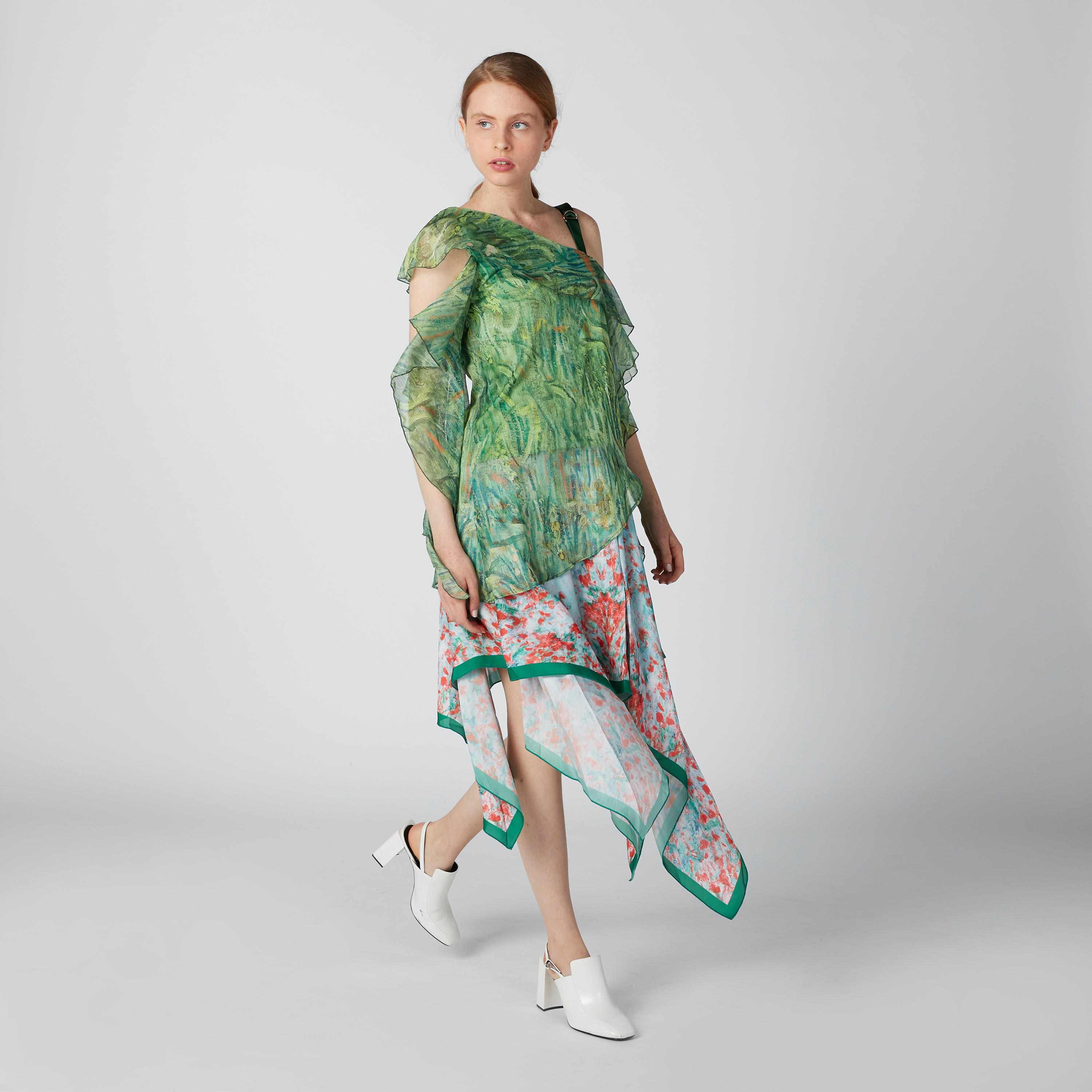 بلوزة بقصّة عادية وكتف واحد وتفاصيل كشكش وطبعات من إيل-women-clothing-shirtsandblouses-blouses-image-3