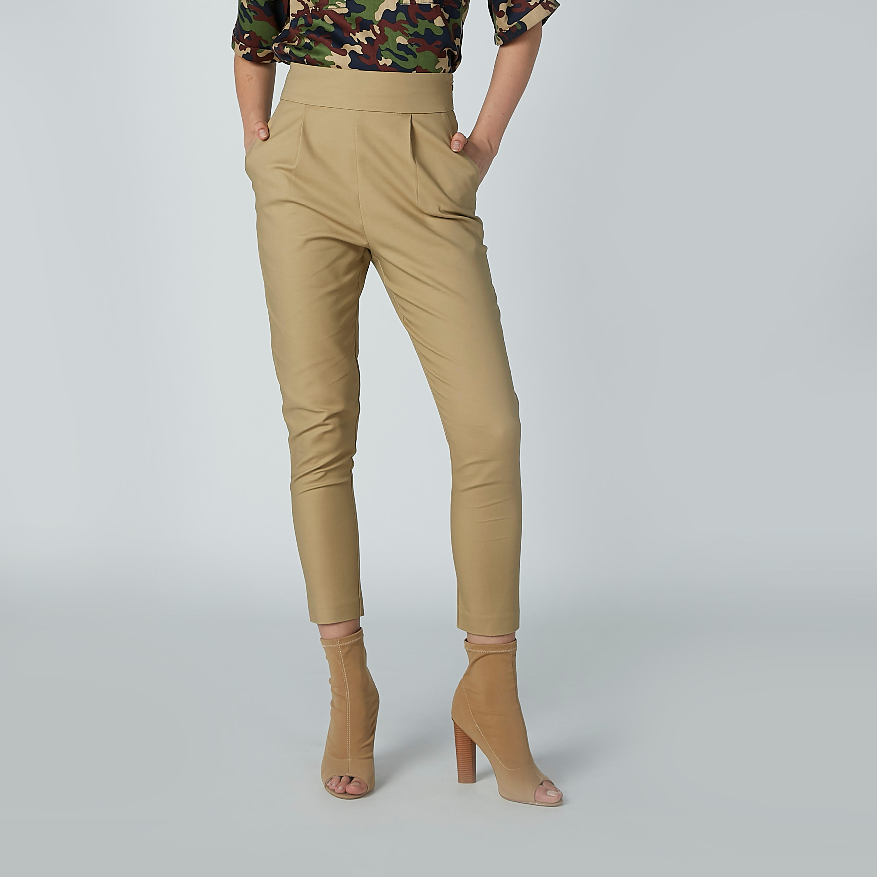 بنطال قصير بقصّة سليم وخصر متوسط الارتفاع وجيوب من إيل-women-clothing-bottoms-trousers-image-1