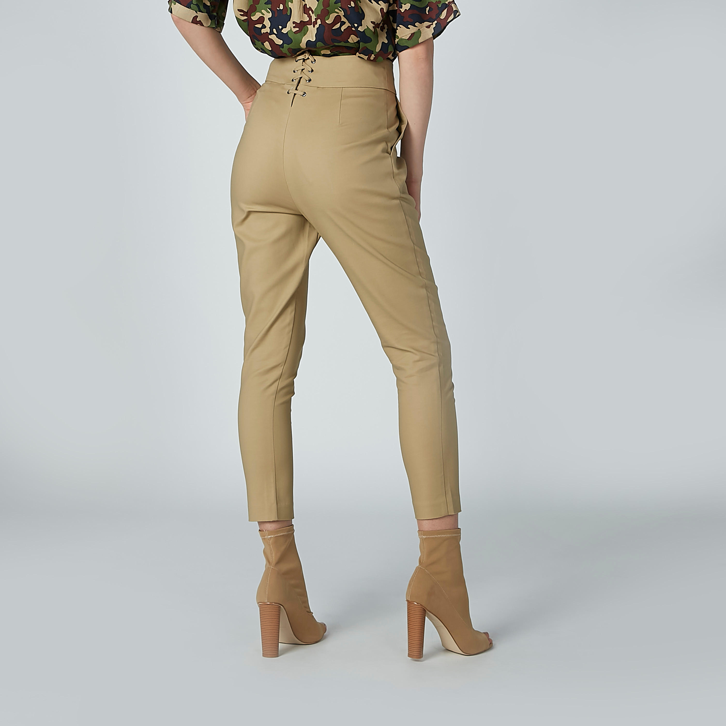 بنطال قصير بقصّة سليم وخصر متوسط الارتفاع وجيوب من إيل-women-clothing-bottoms-trousers-image-3