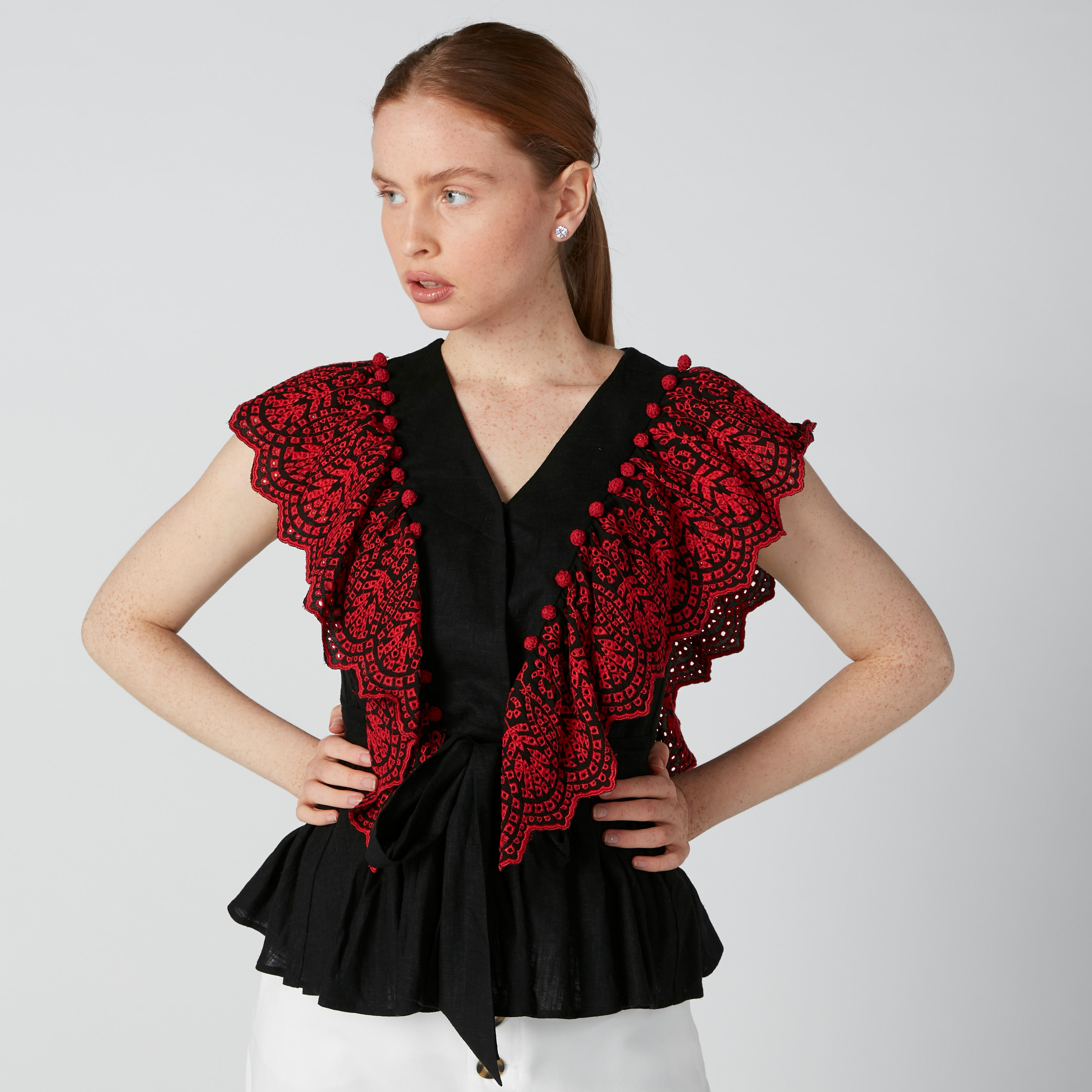 بلوزة مطرّز بكشكش على الخصر وياقة V وقصّة عادية من إيل-women-clothing-shirtsandblouses-blouses-image-1