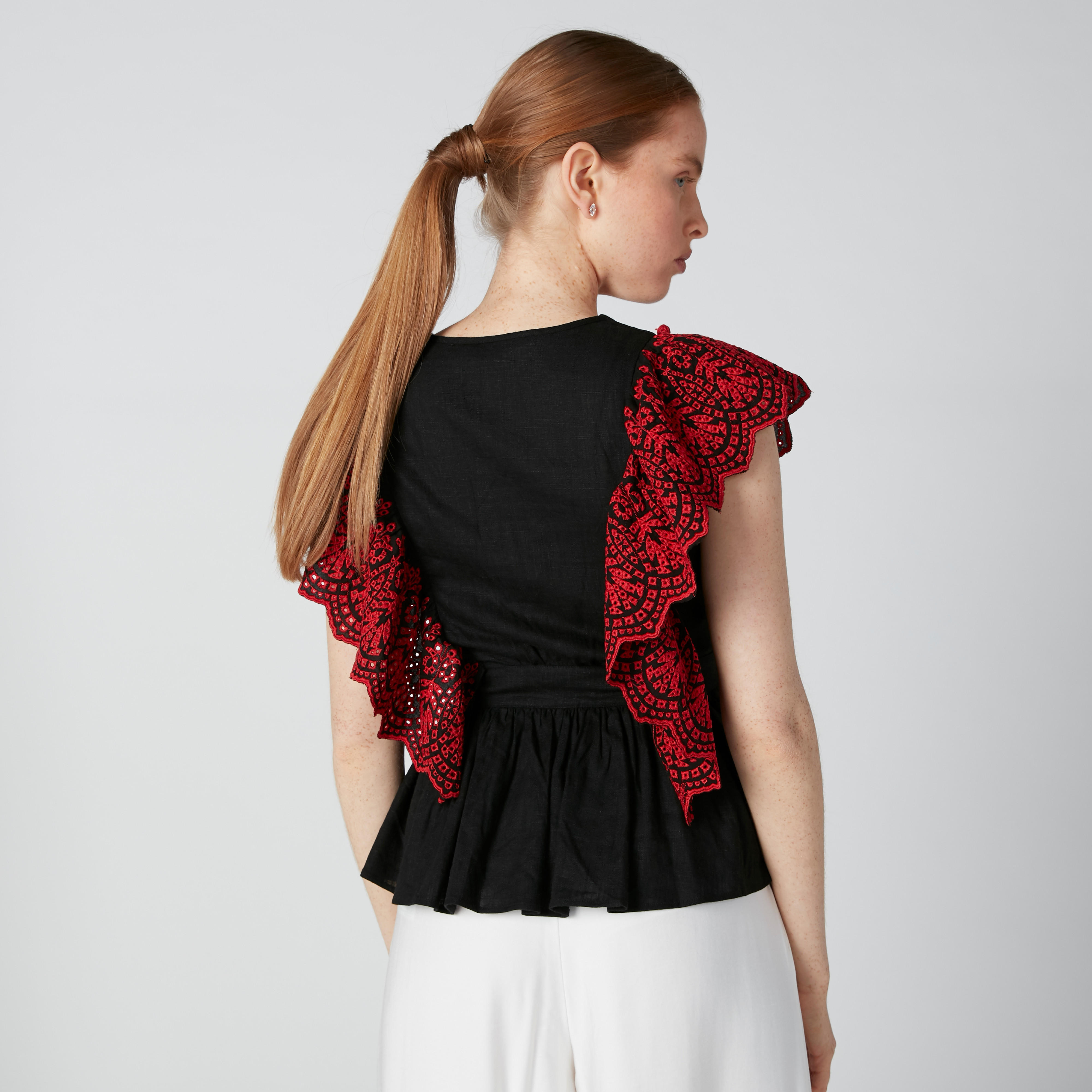بلوزة مطرّز بكشكش على الخصر وياقة V وقصّة عادية من إيل-women-clothing-shirtsandblouses-blouses-image-3
