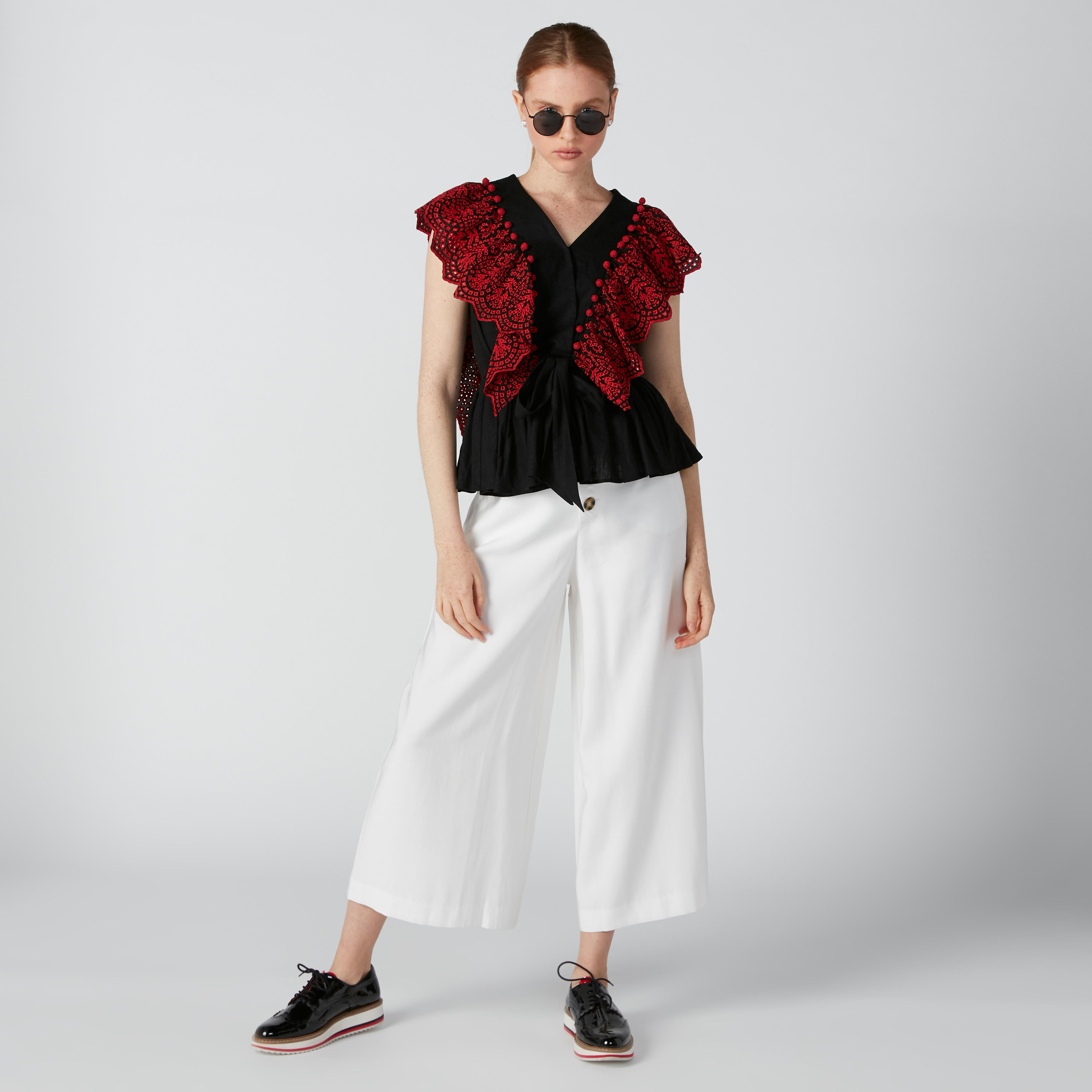 بلوزة مطرّز بكشكش على الخصر وياقة V وقصّة عادية من إيل-women-clothing-shirtsandblouses-blouses-image-2