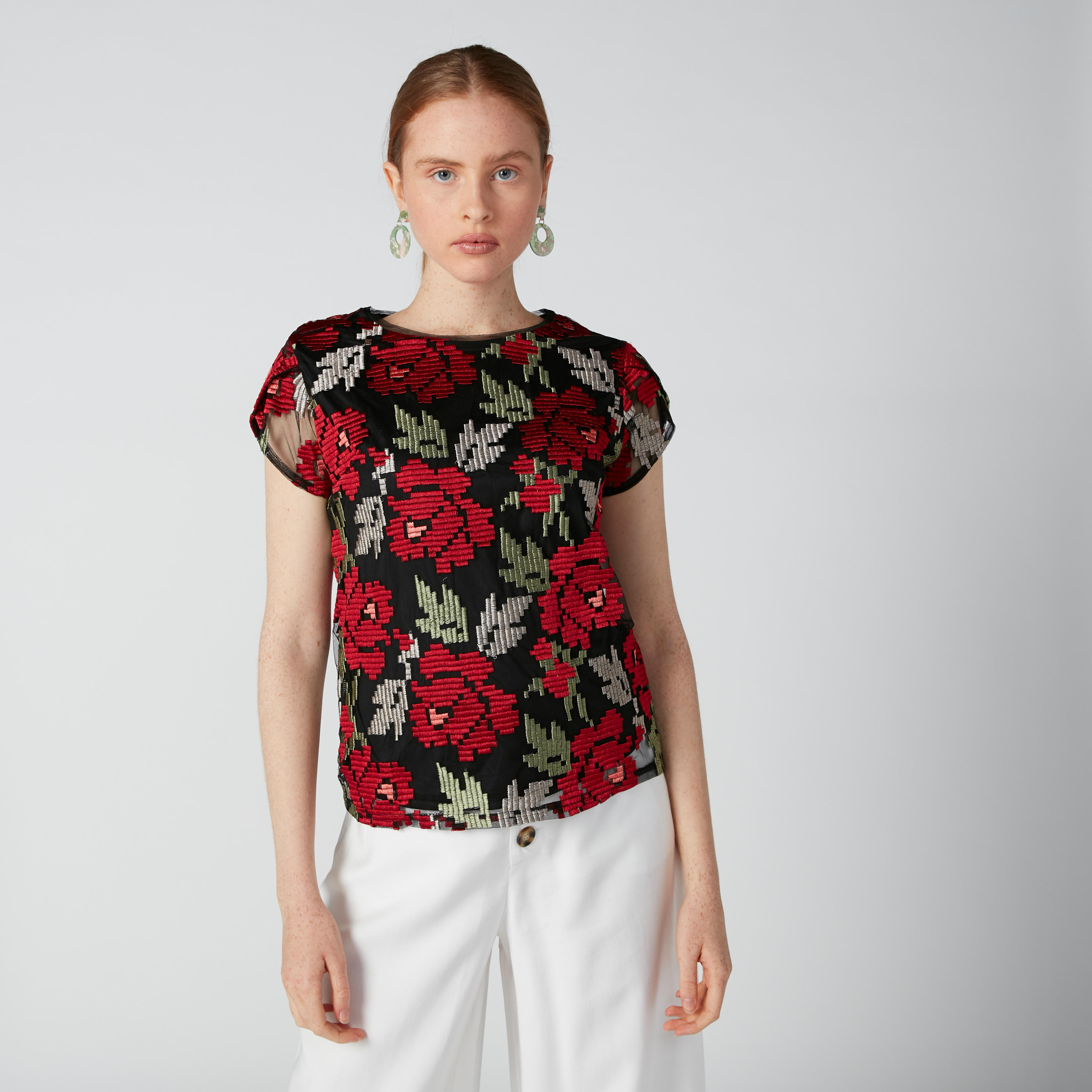 بلوزة بياقة مستديرة وأكمام كاب وتطريز زهري من إيل-women-clothing-shirtsandblouses-blouses-image-1