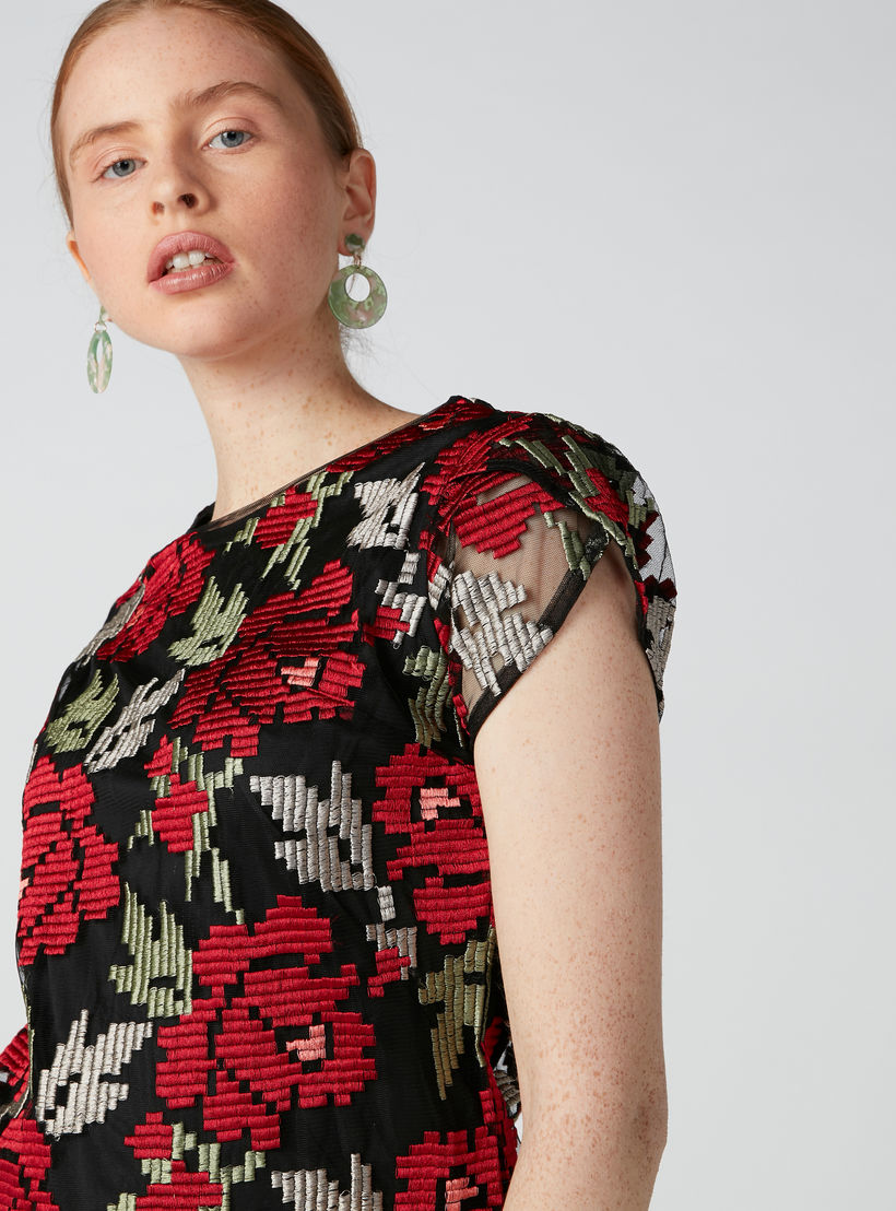 بلوزة بياقة مستديرة وأكمام كاب وتطريز زهري من إيل-women-clothing-shirtsandblouses-blouses-image-5