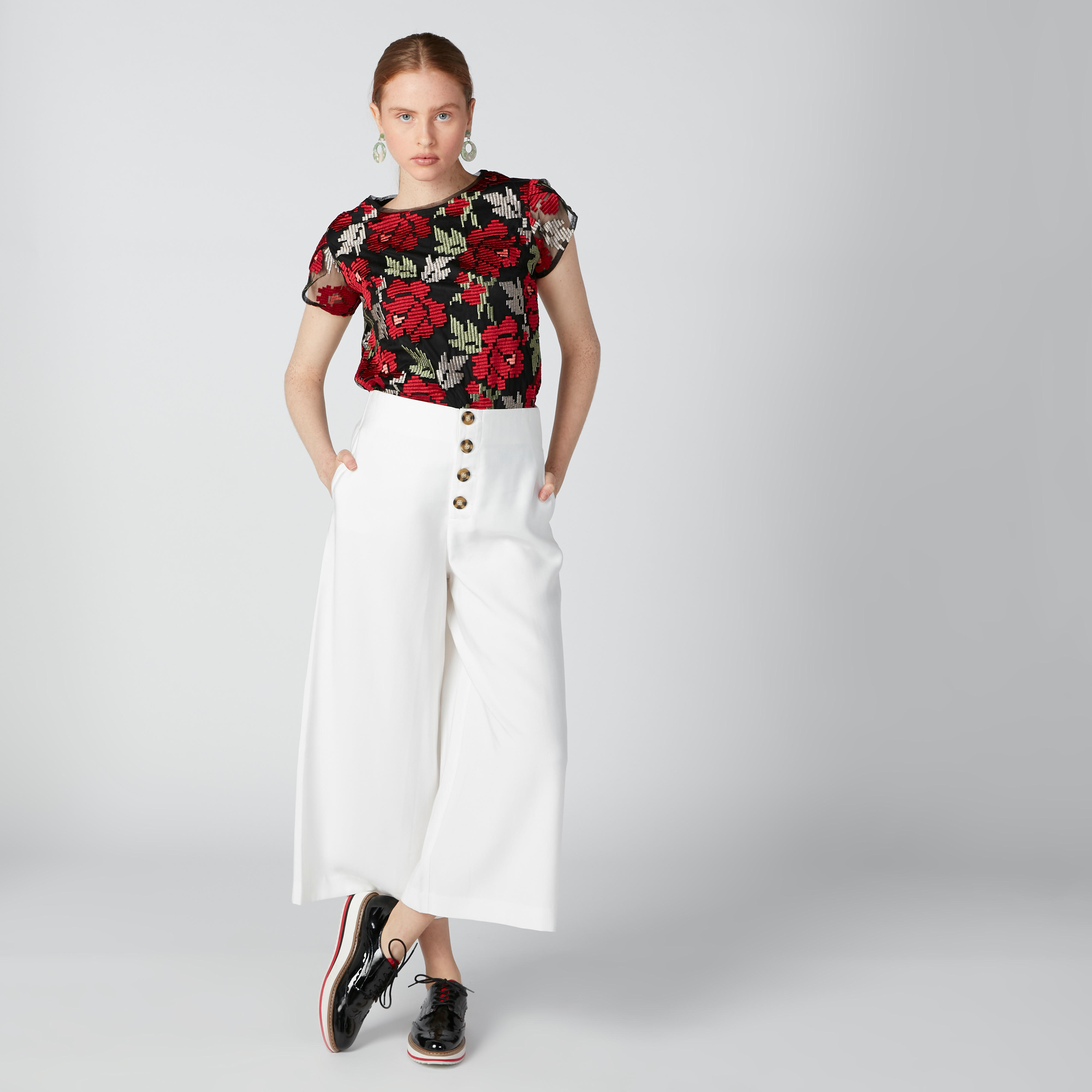بلوزة بياقة مستديرة وأكمام كاب وتطريز زهري من إيل-women-clothing-shirtsandblouses-blouses-image-2