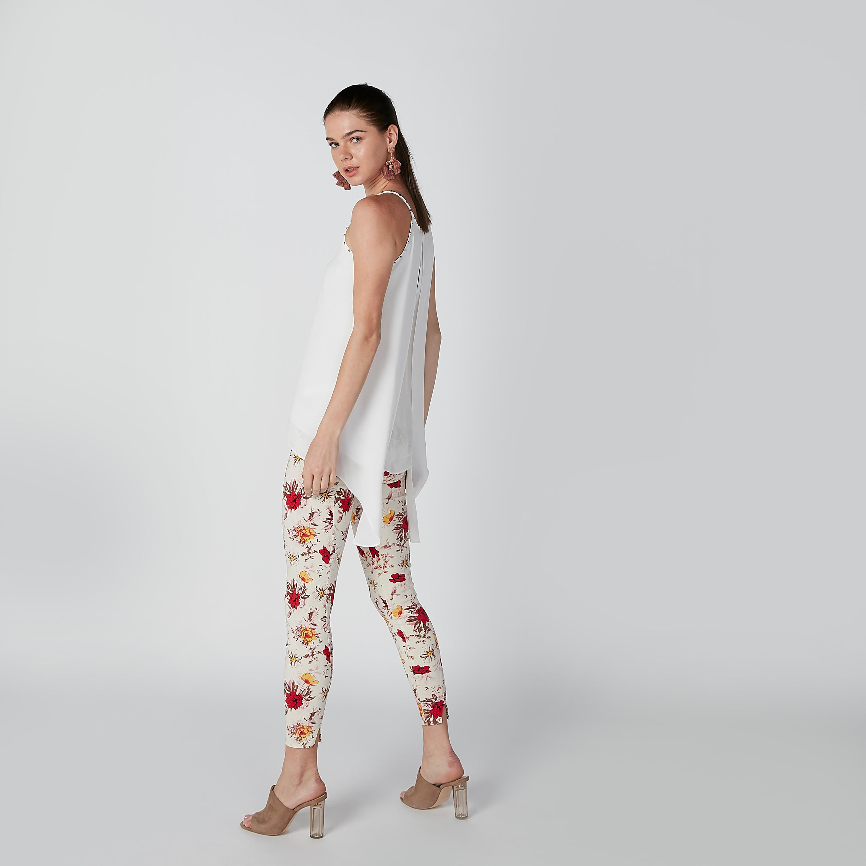 بلوزة بحمّالات وحواف غير مستوية وتفاصيل مرصّعة من إيل-women-clothing-shirtsandblouses-blouses-image-1