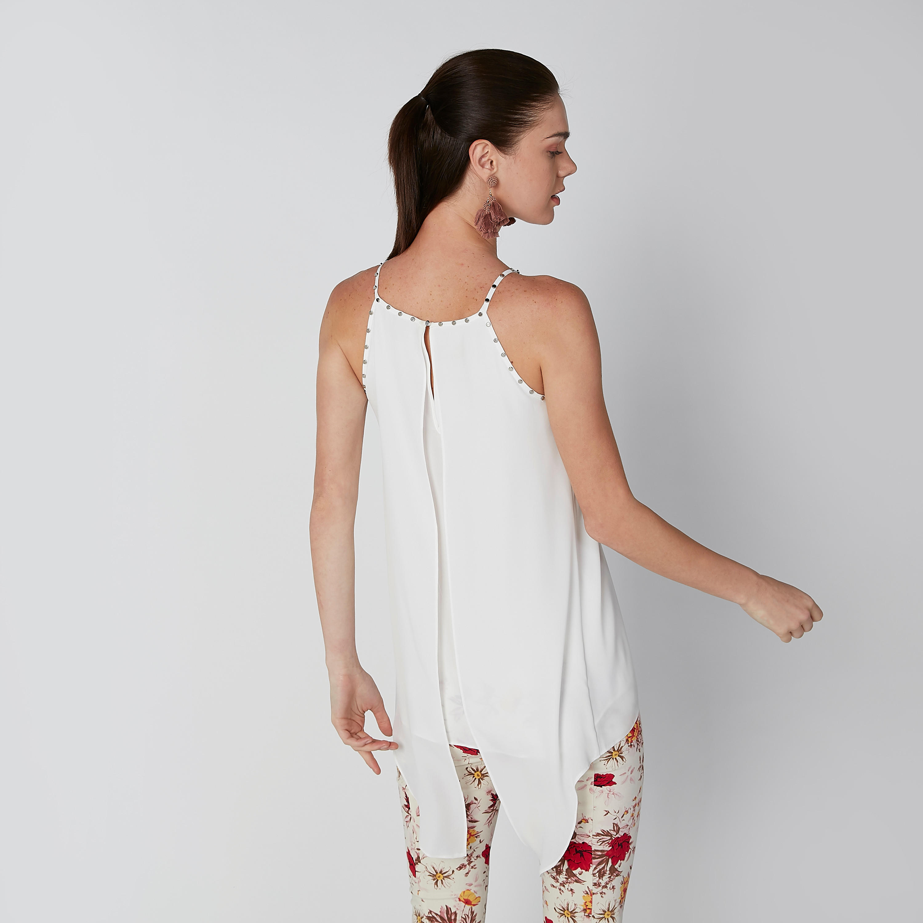 بلوزة بحمّالات وحواف غير مستوية وتفاصيل مرصّعة من إيل-women-clothing-shirtsandblouses-blouses-image-2