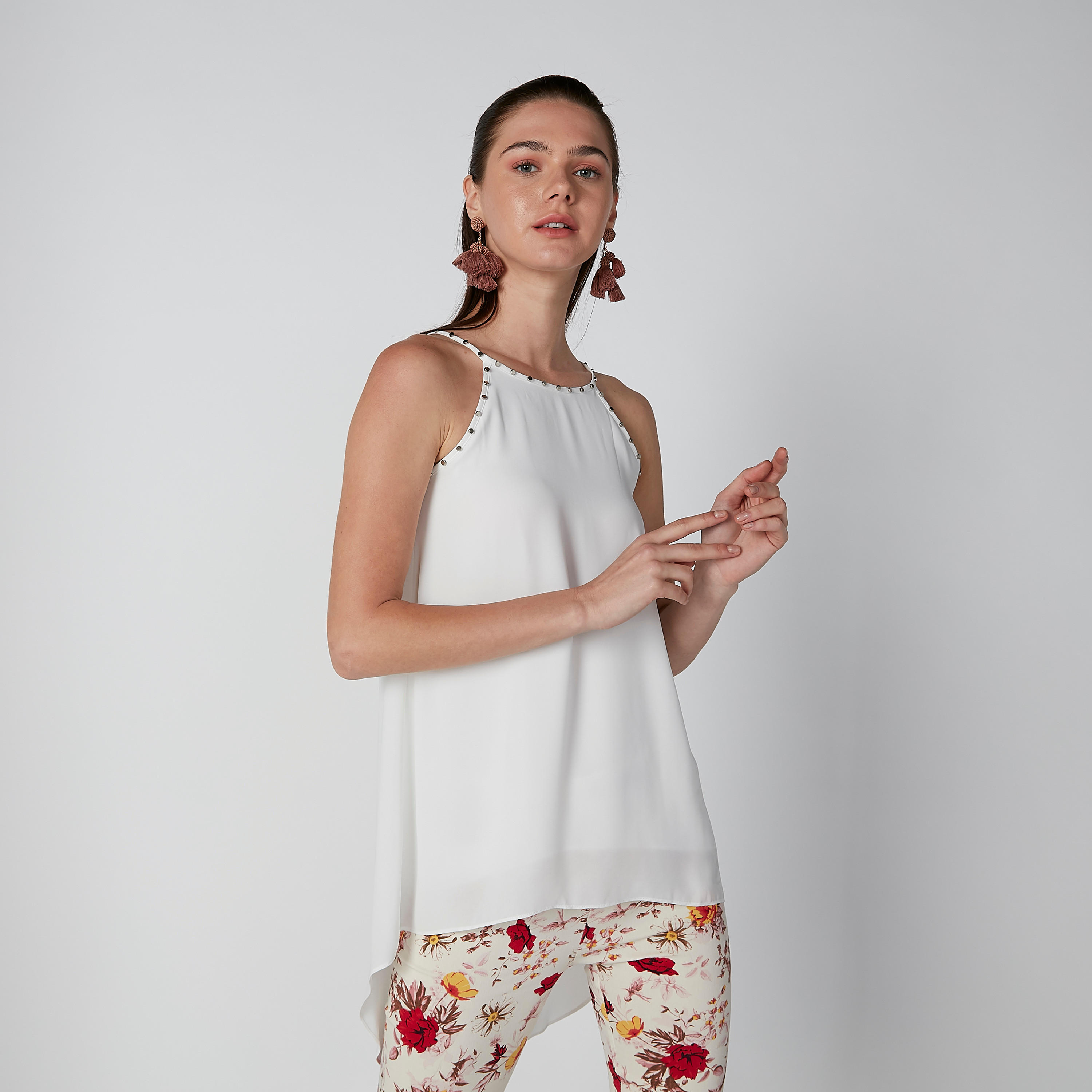بلوزة بحمّالات وحواف غير مستوية وتفاصيل مرصّعة من إيل-women-clothing-shirtsandblouses-blouses-image-3