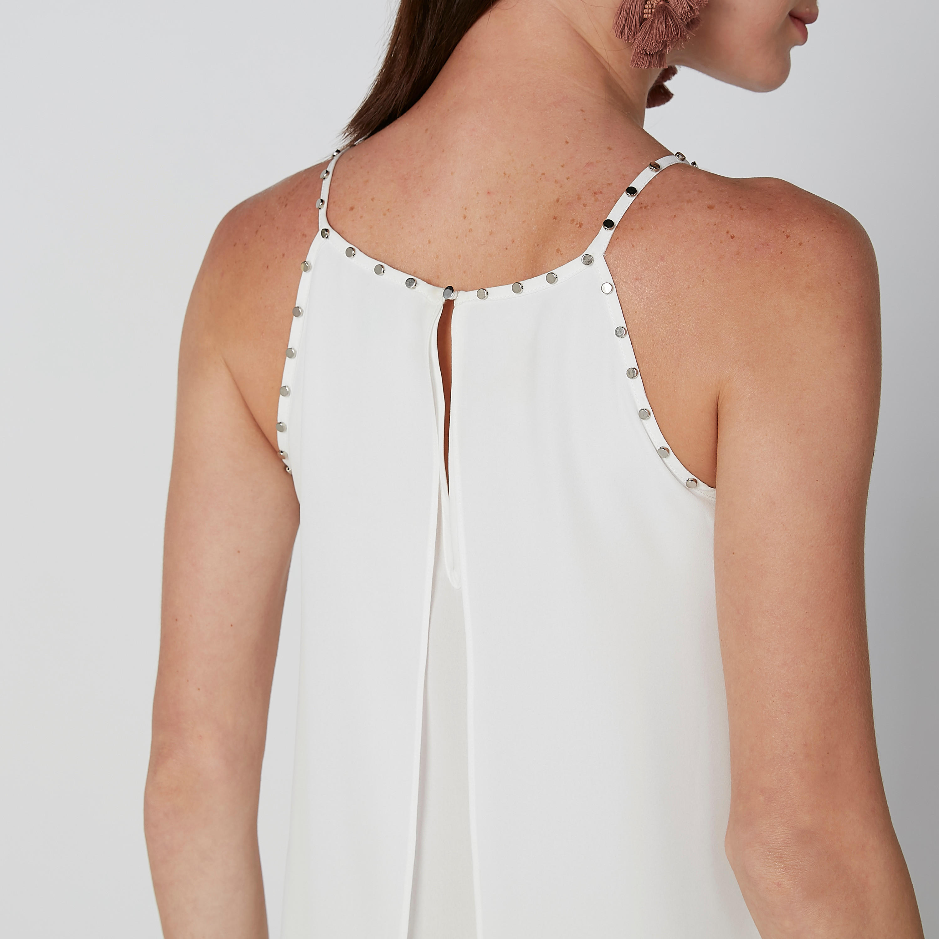 بلوزة بحمّالات وحواف غير مستوية وتفاصيل مرصّعة من إيل-women-clothing-shirtsandblouses-blouses-image-5