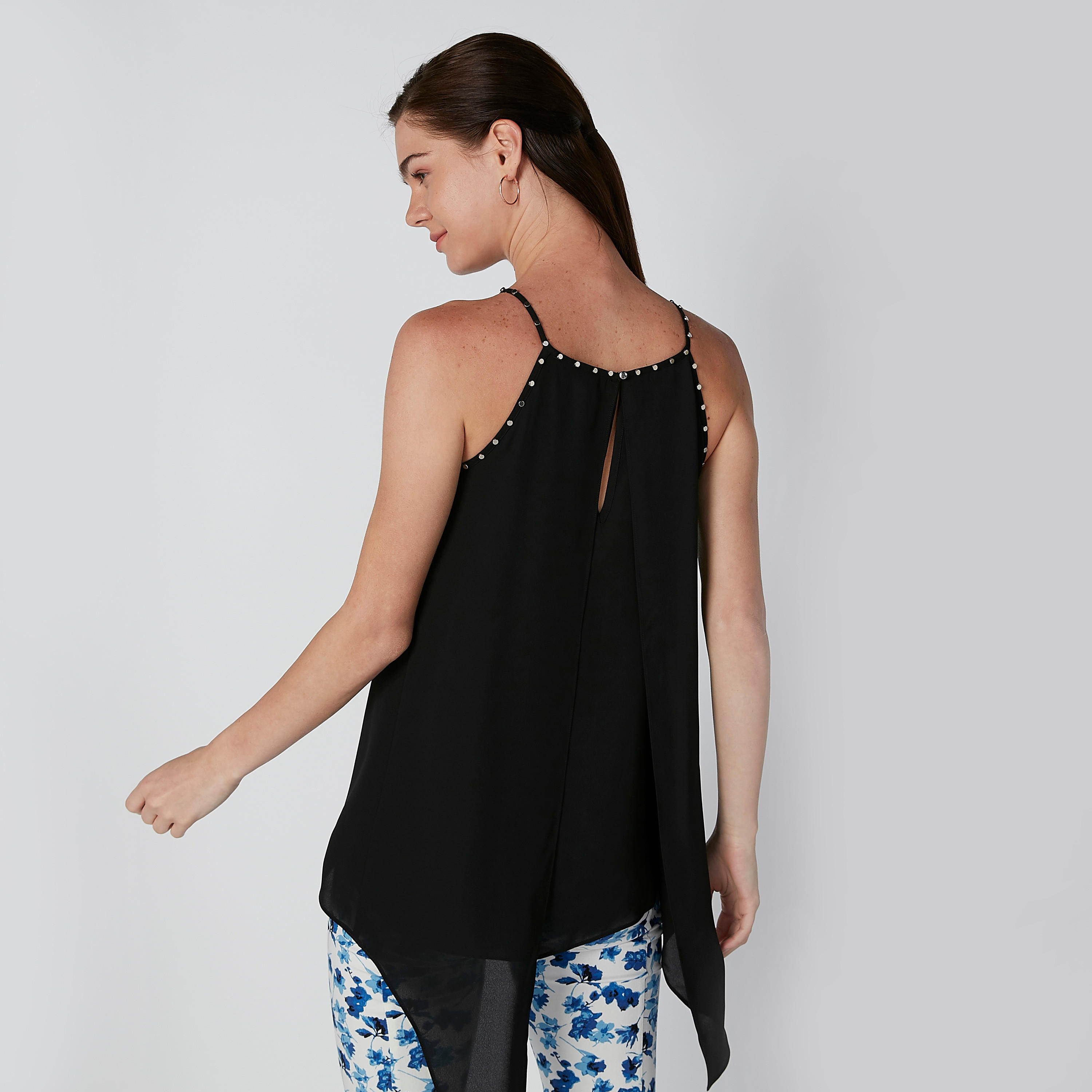 بلوزة سادة بحمّالات وحوّاف غير مستوية وتفاصيل مرصّعة من إيل-women-clothing-shirtsandblouses-blouses-image-4
