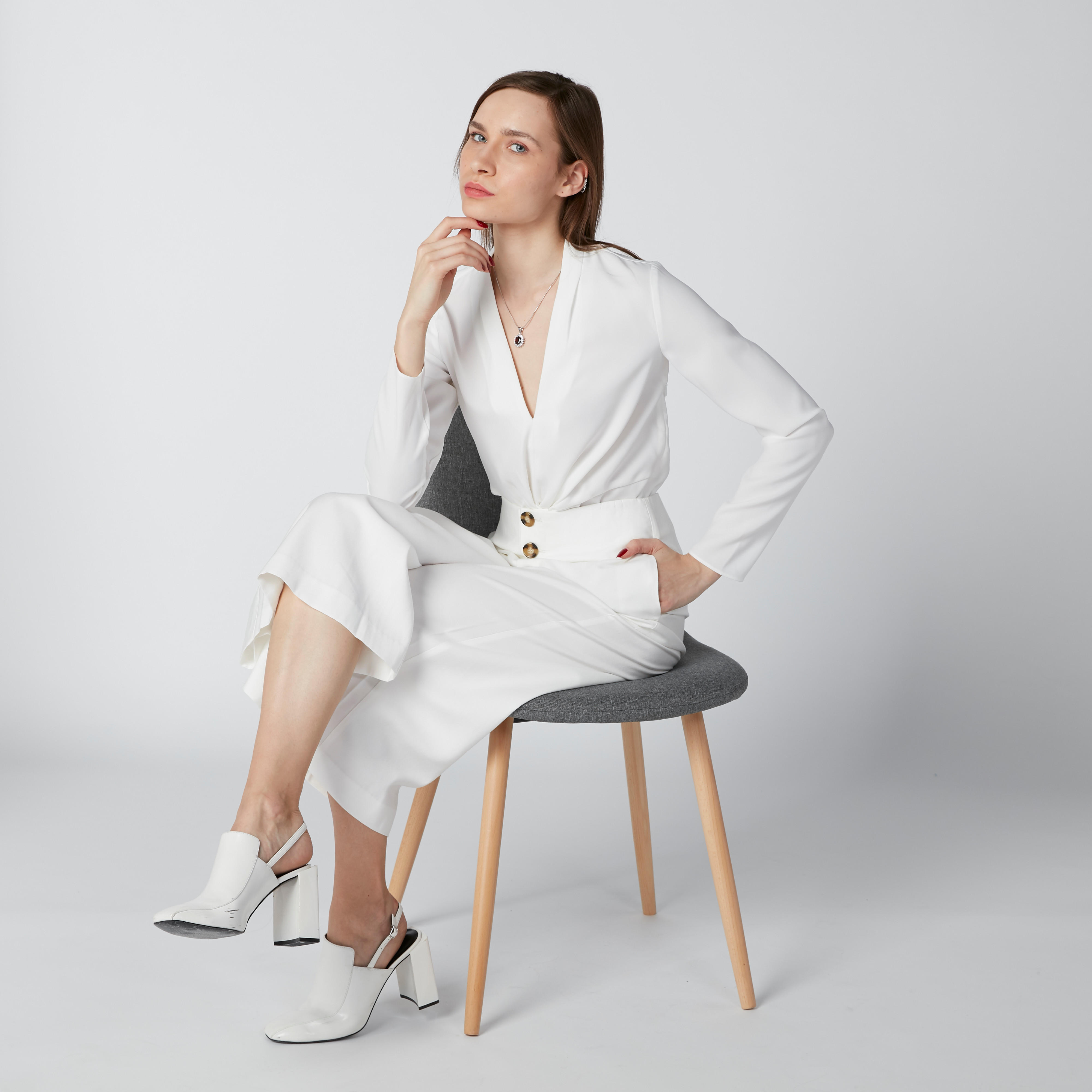بلوزة بياقة V وأكمام طويلة من إيل-women-clothing-shirtsandblouses-blouses-image-1